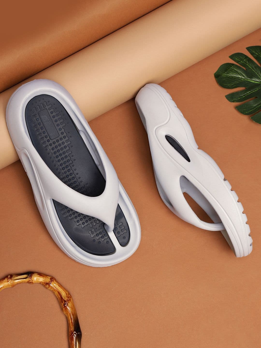 HRX by Hrithik Roshan Men Solid Thong Flip-Flops - view 1