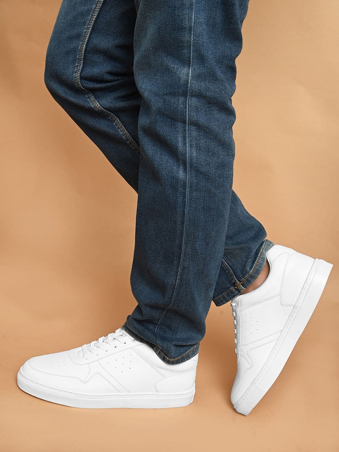 HRX by Hrithik Roshan Men White Perforations Lightweight Comfort Insole Sneakers - view 1