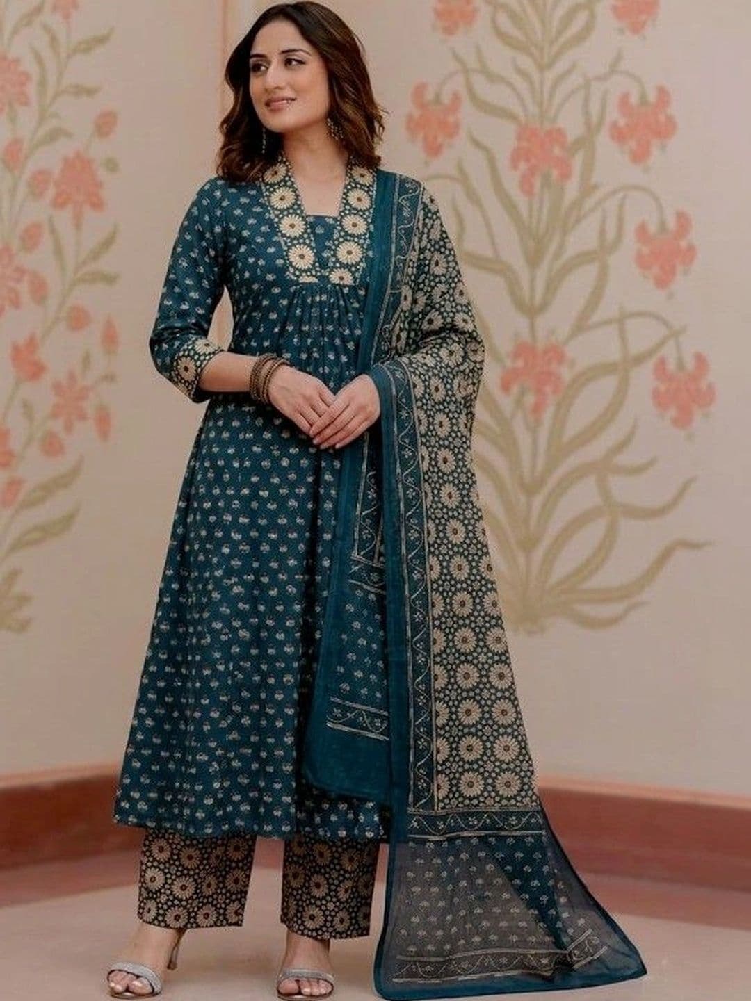 Assume Fab Women Ethnic Motifs Printed Regular Kurti with Trousers & With Dupatta - view 1