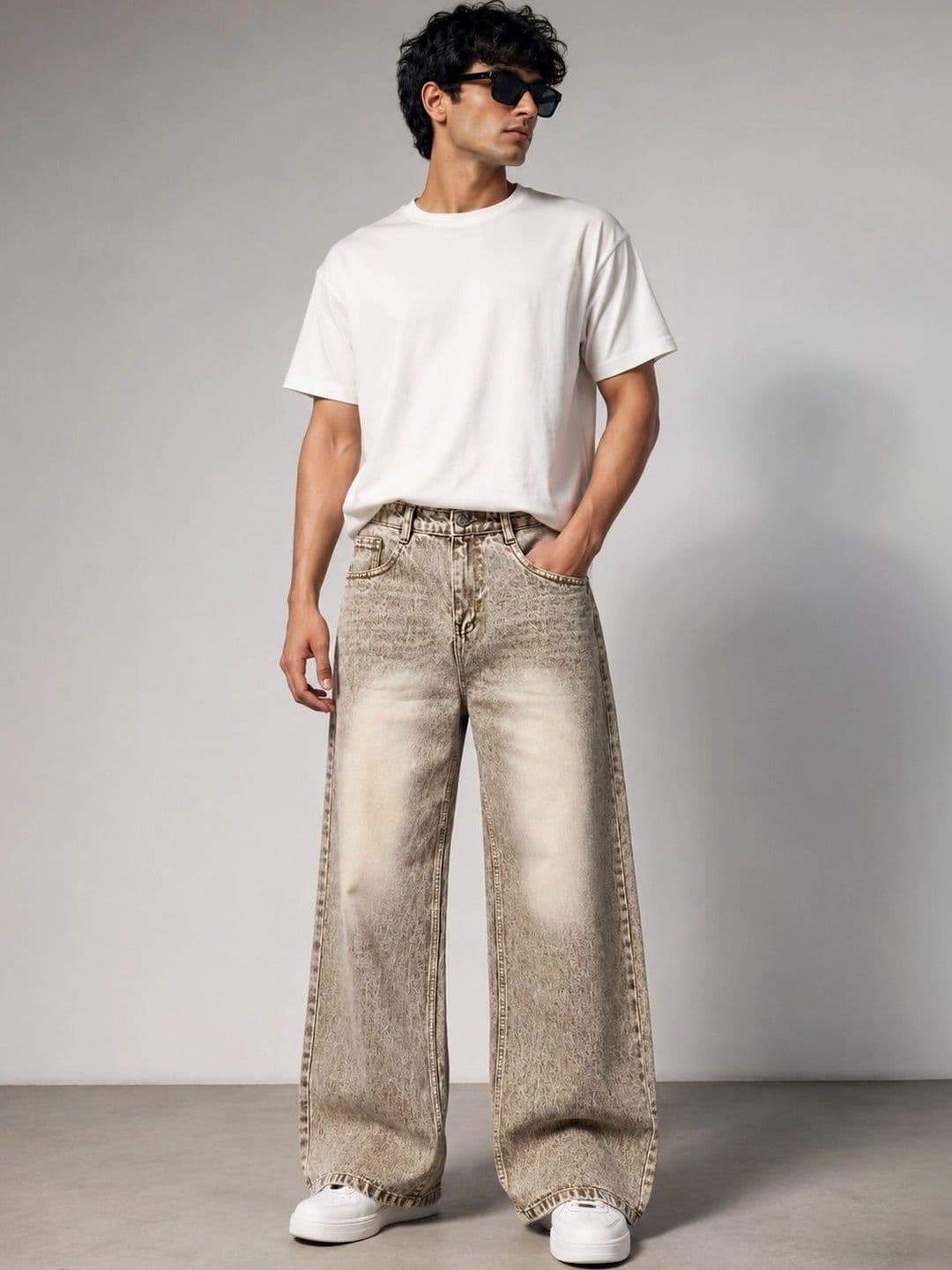 Line out line Men Wide Leg Mid-Rise Light Fade Jeans - view 1