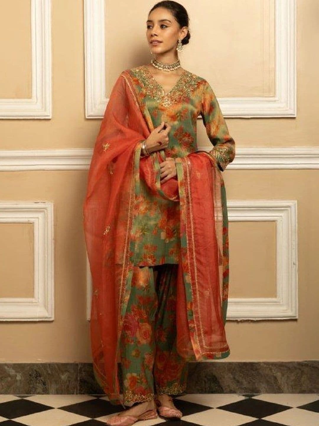 Zoomera Women Floral Printed Regular Thread Work Kurta with Patiala & With Dupatta - view 1
