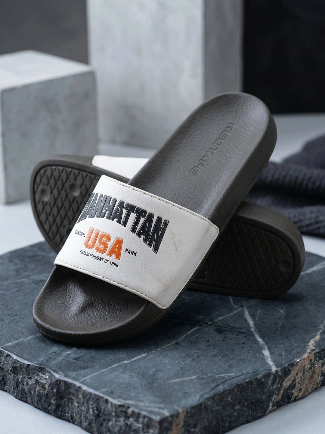 Red Tape Men Printed Lightweight Sliders - view 1