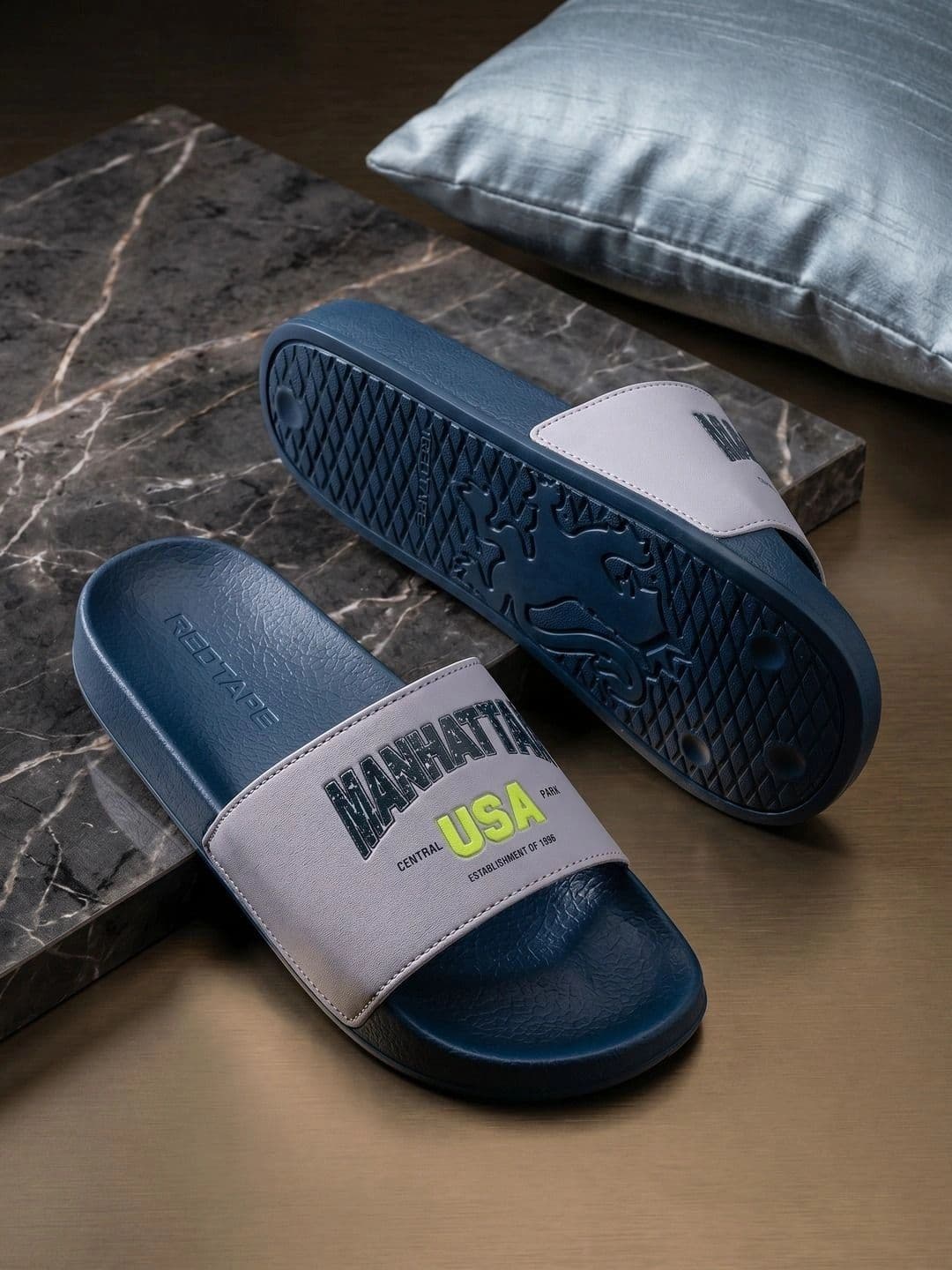 Red Tape Men Printed Lightweight Sliders - view 1