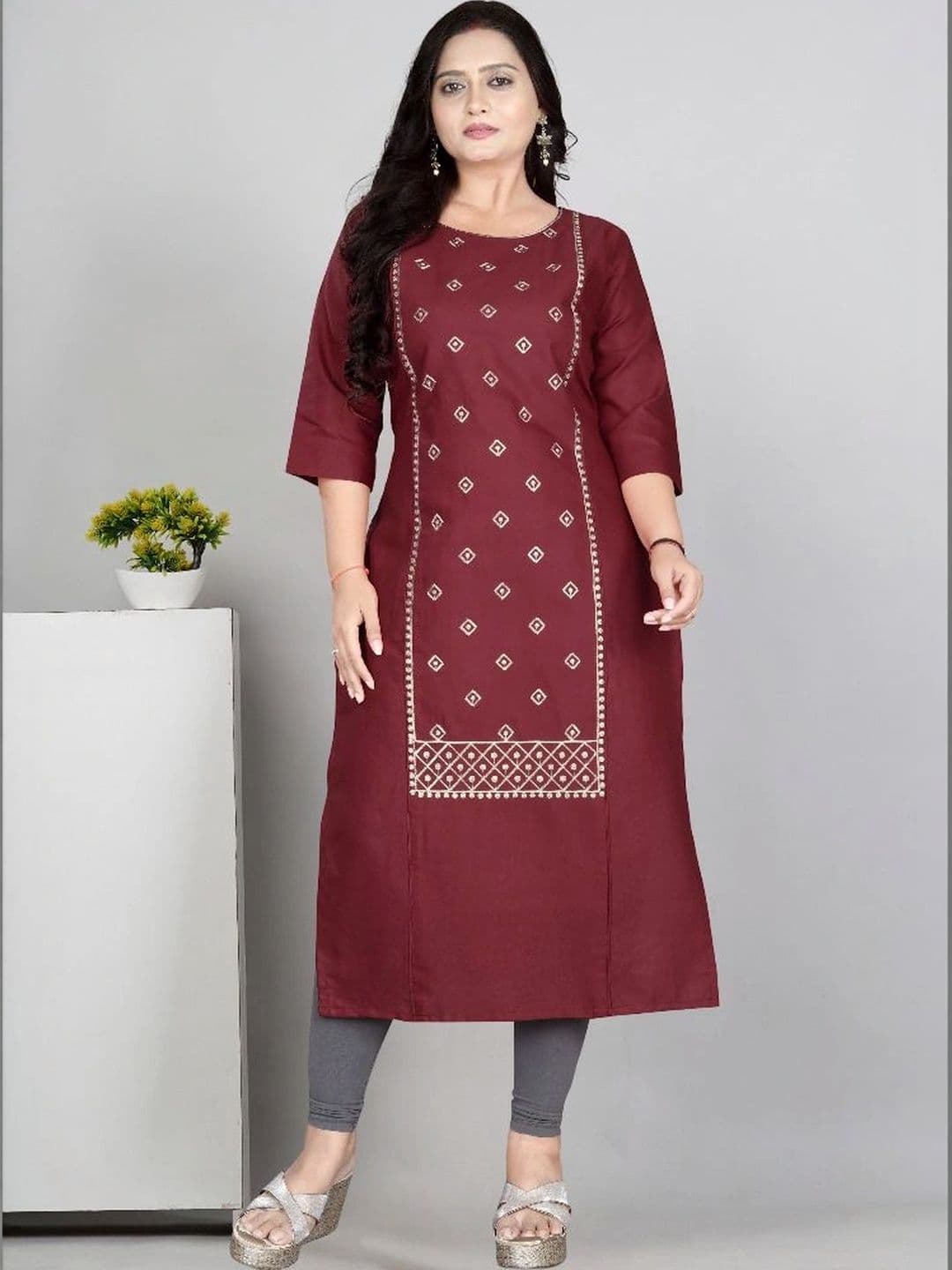 Fabriza Women Geometric Embroidered Thread Work Kurta - view 1