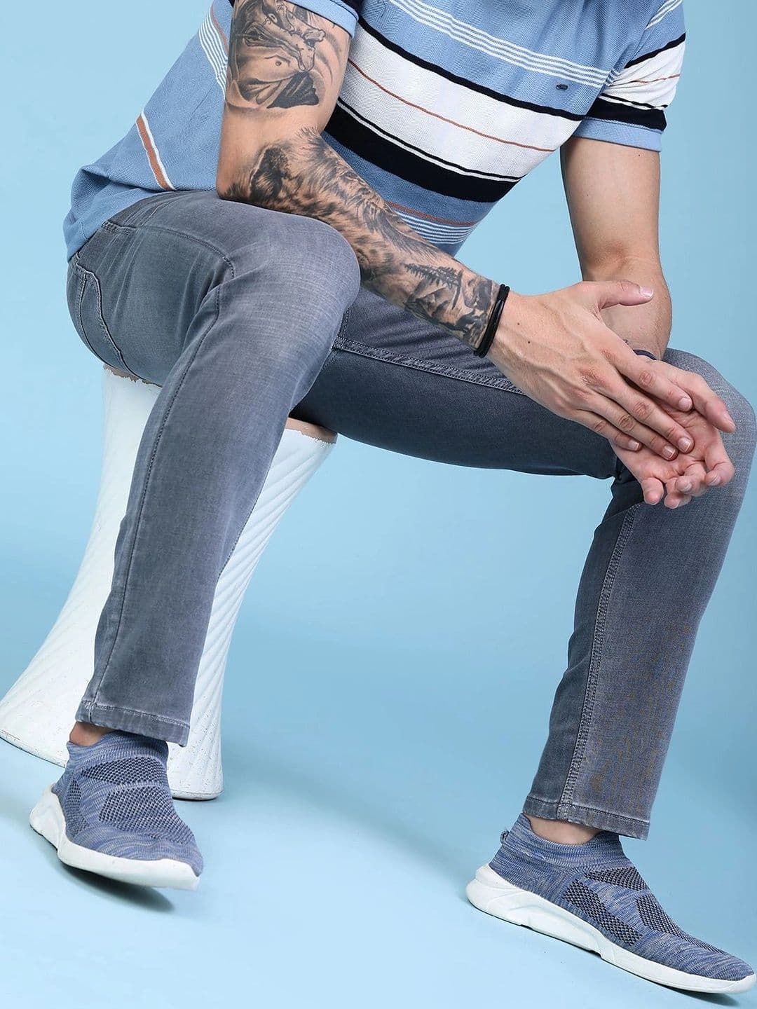 V-Mart Men Regular Fit Mid-Rise Jeans - view 1