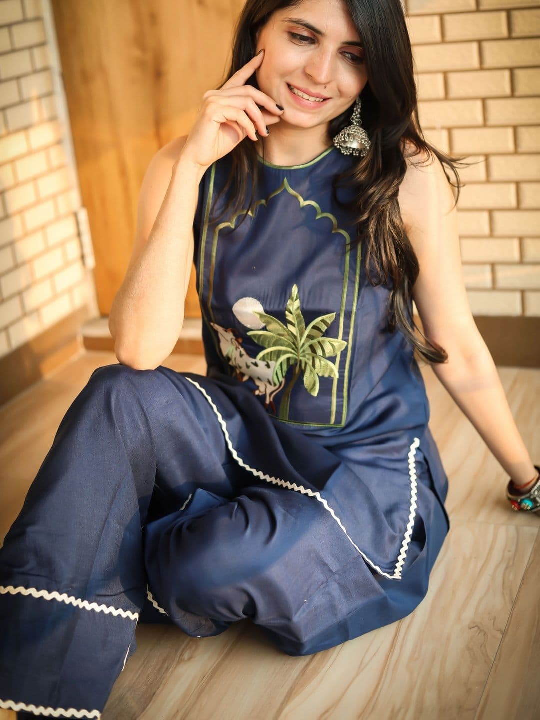 Youthnic Women Ethnic Motifs Embroidered Regular Thread Work Kurti with Farshi Salwar Set - view 1