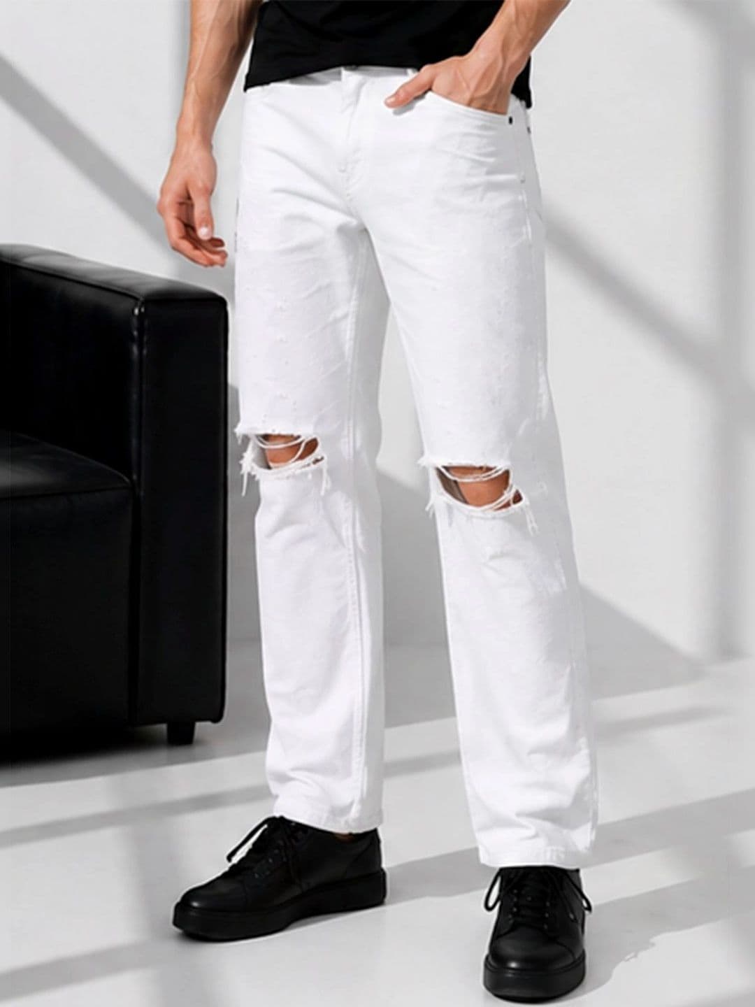 White leapard Men Classic Regular Fit Mid-Rise Slash Knee Stretchable Jeans - view 1