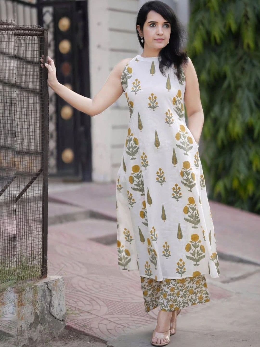 SHRI MAYA BOUTIQUE Women Floral Printed Regular Pure Cotton Kurta with Palazzos - view 1