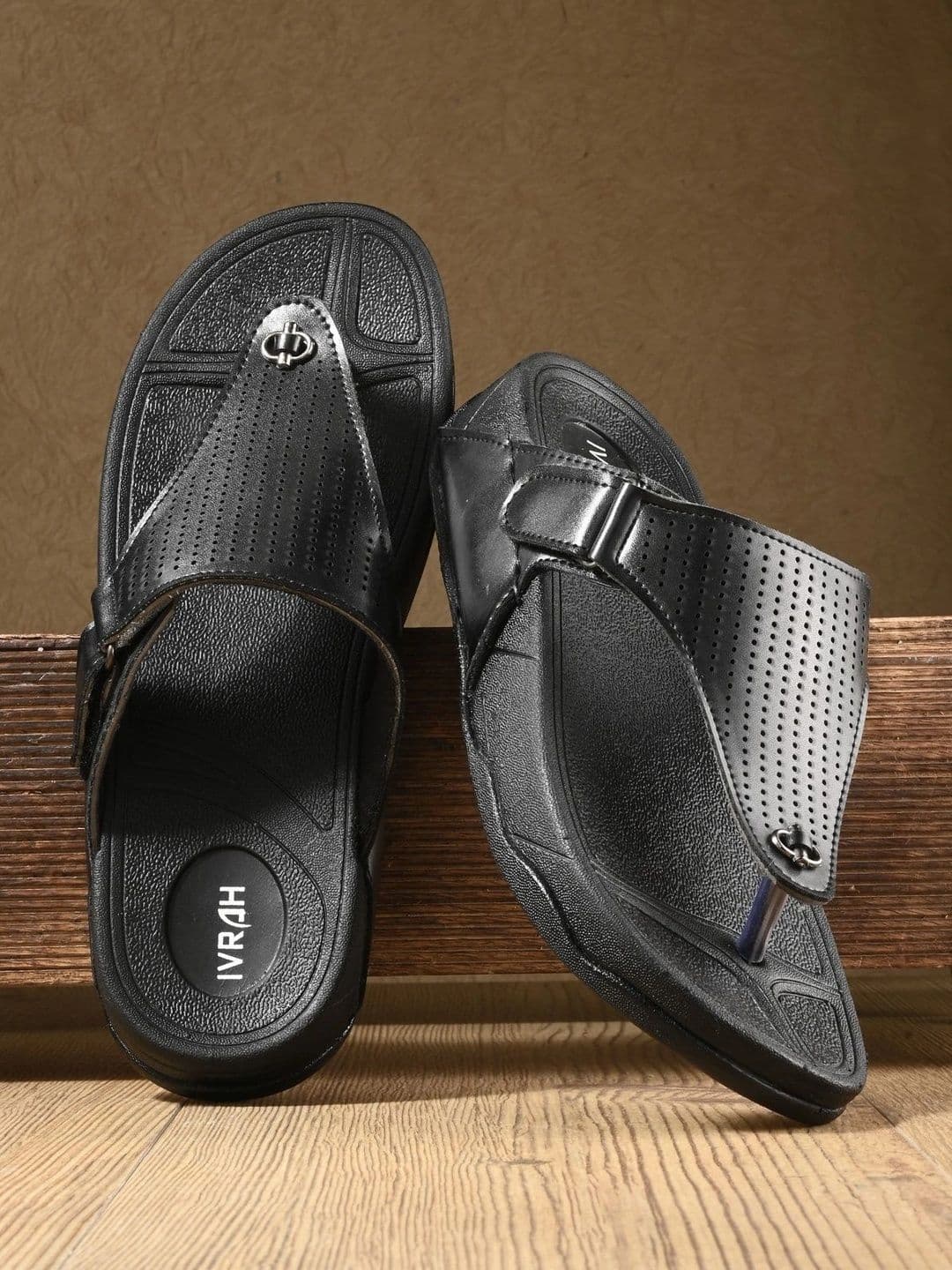 IVRAH Men Black Comfort Sandals - view 1