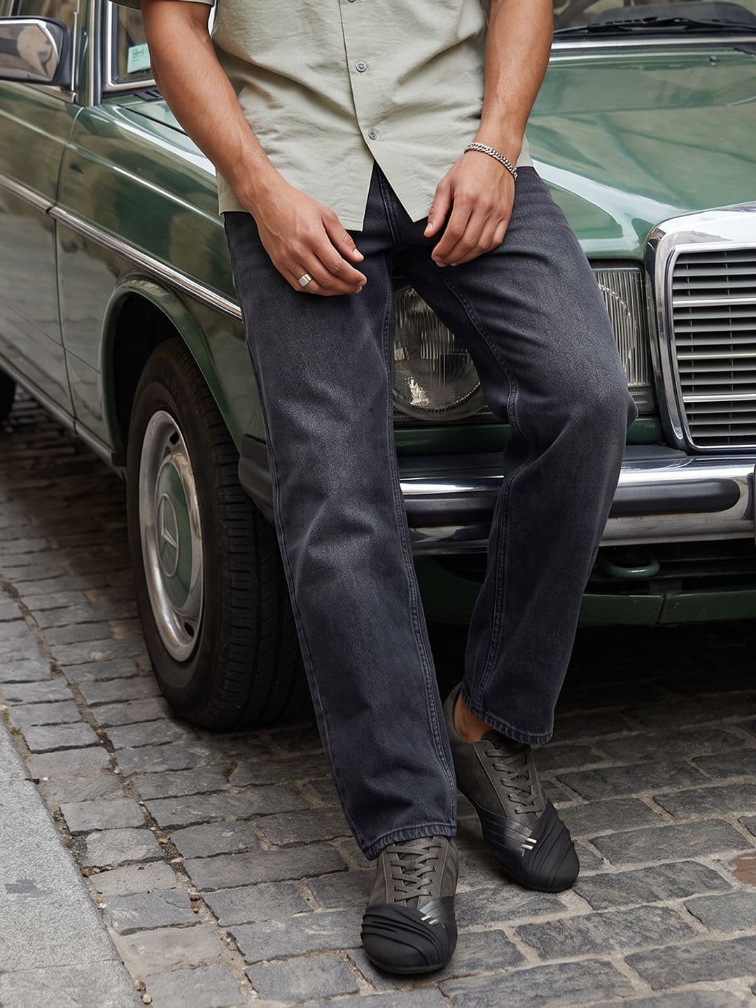 The Roadster Life Co. Men Relaxed Fit Light Fade Stretchable Jeans - view 1