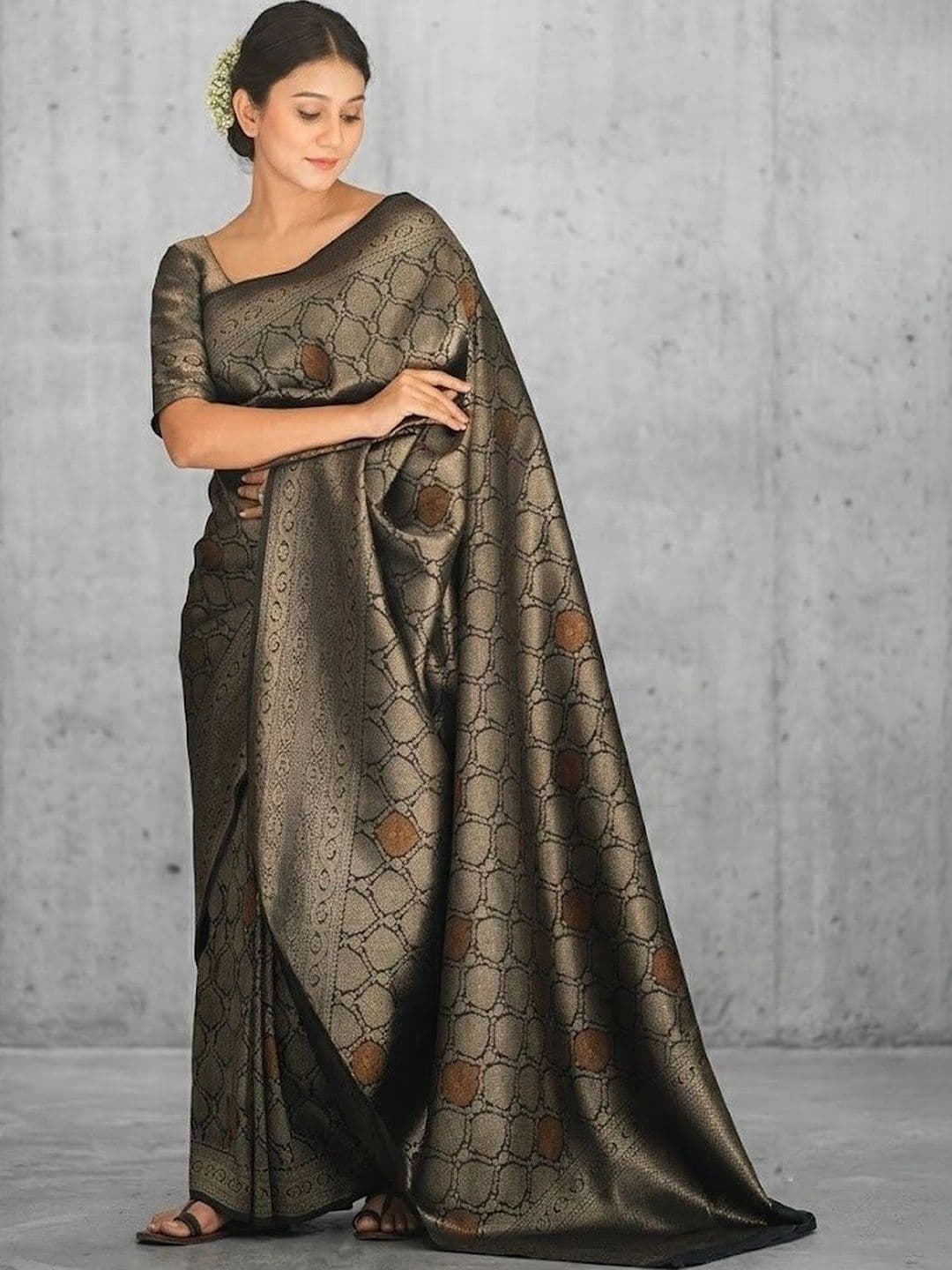 VelvetHue Woven Design Zari Pure Silk Banarasi Saree - view 1