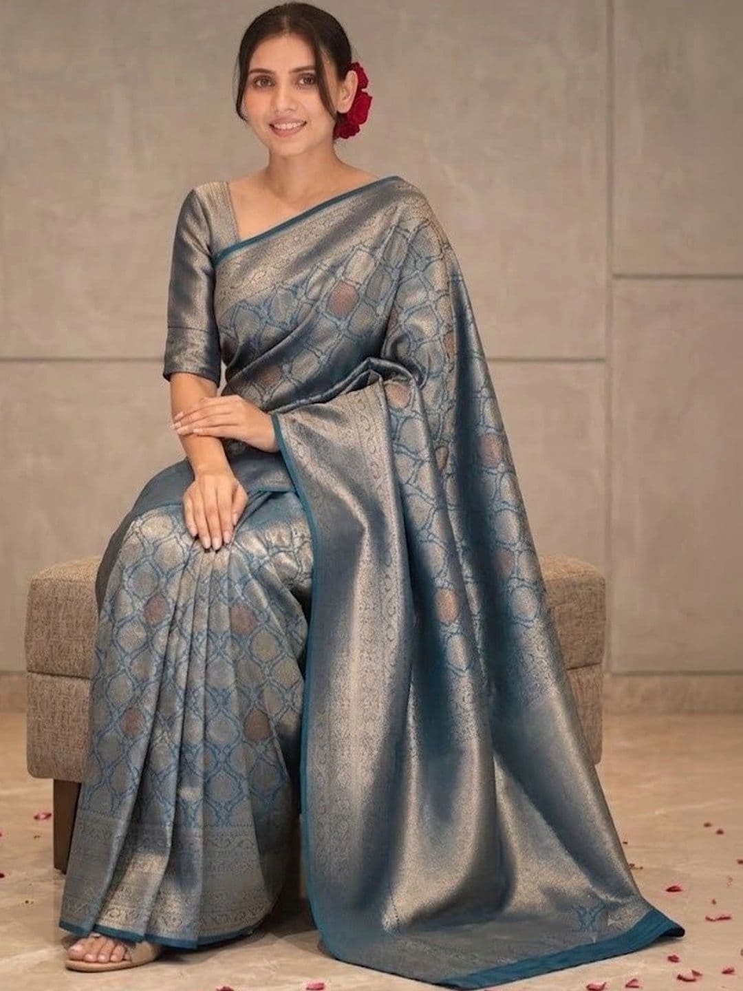 JUICE BEAUTY Woven Design Zari Pure Silk Banarasi Saree - view 1
