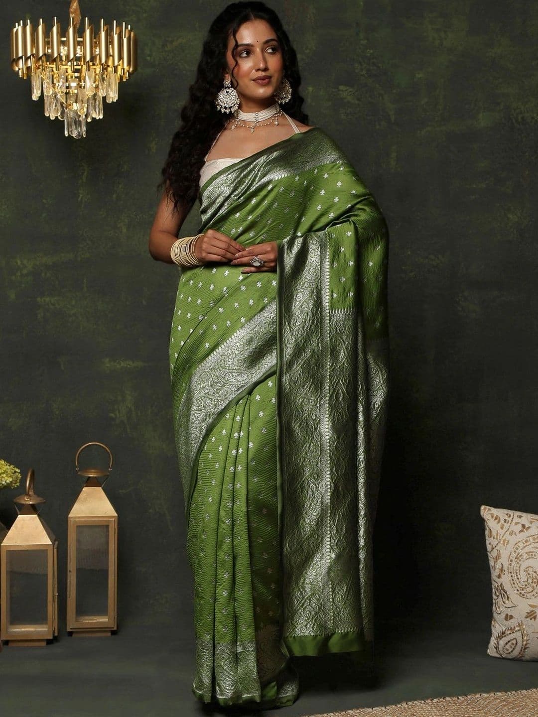 Garden Vareli Woven Design Zari Art Silk Banarasi Saree - view 1