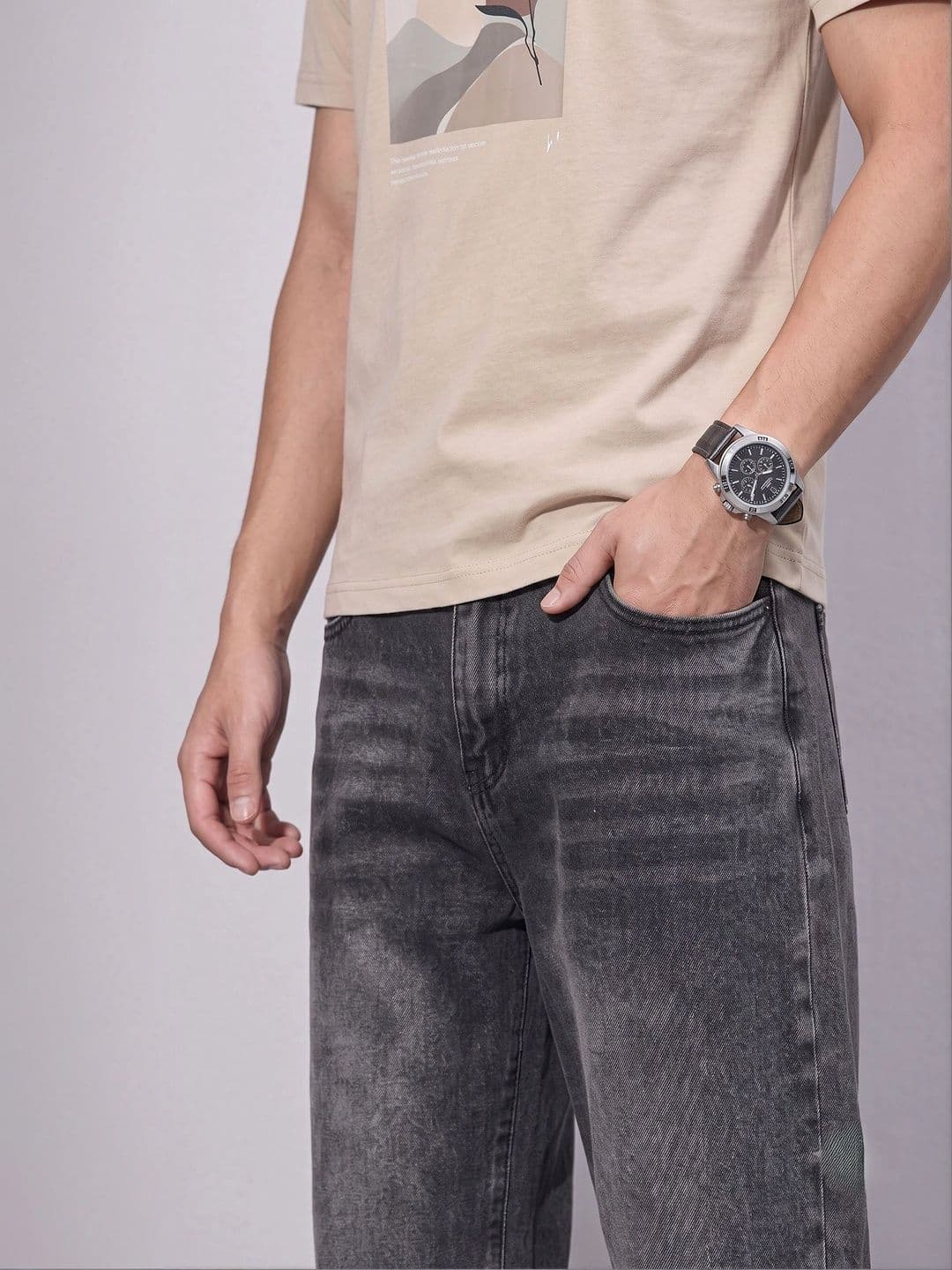 HERE&NOW Men Relaxed Fit Mid-Rise Low Distress Stretchable Jeans - view 1
