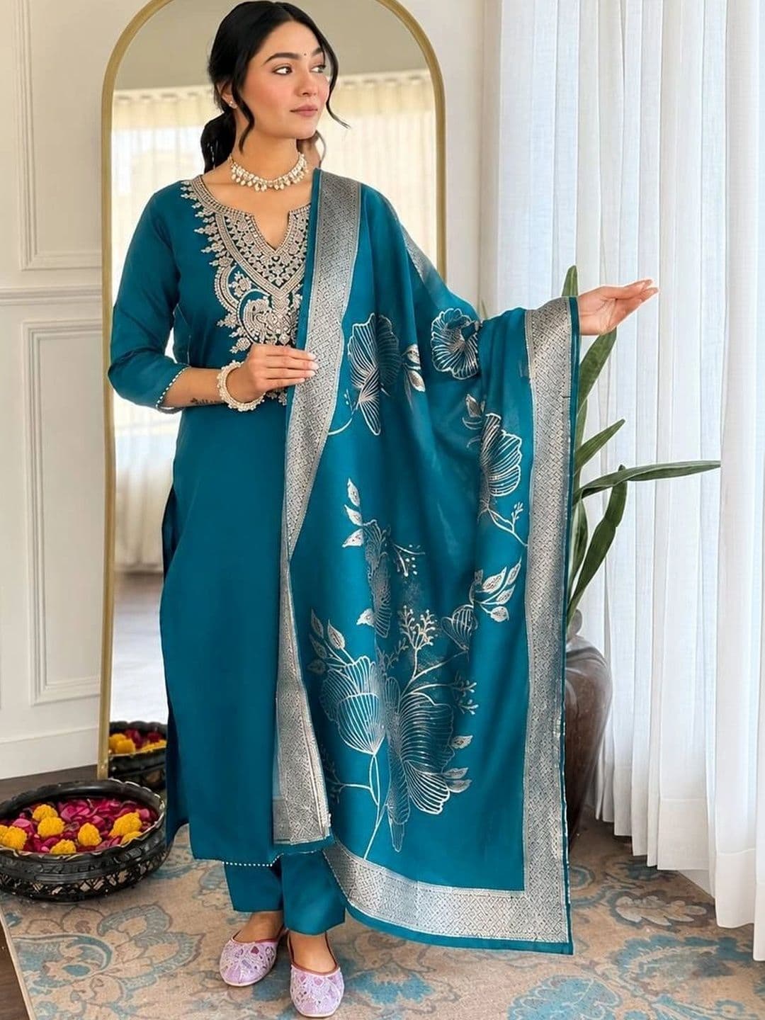 Rasikta Women Ethnic Motifs Embroidered Regular Thread Work Kurta with Trousers & With Dupatta - view 1