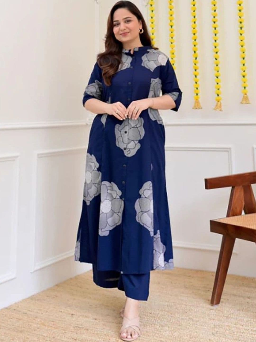 Subh LAXMI Women Floral Printed Regular Pure Cotton Kurta with Palazzos - view 1
