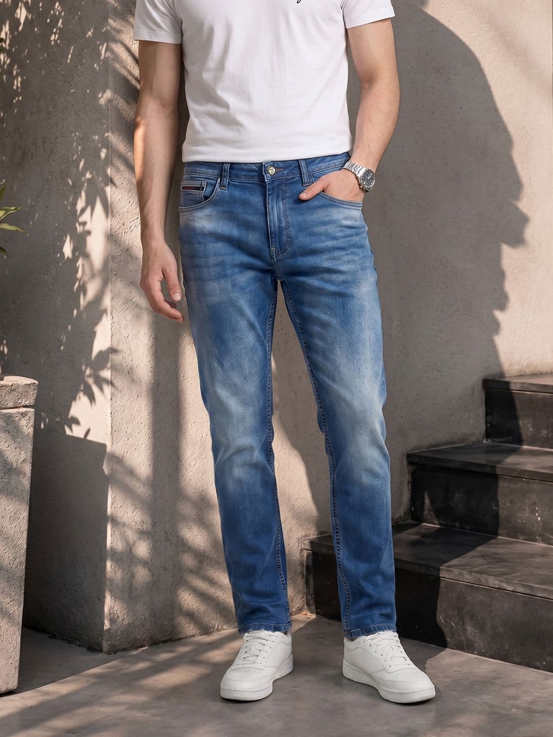 The Indian Garage Co Men Blue Mildly Distressed Heavy Fade Stretchable Jeans - view 1