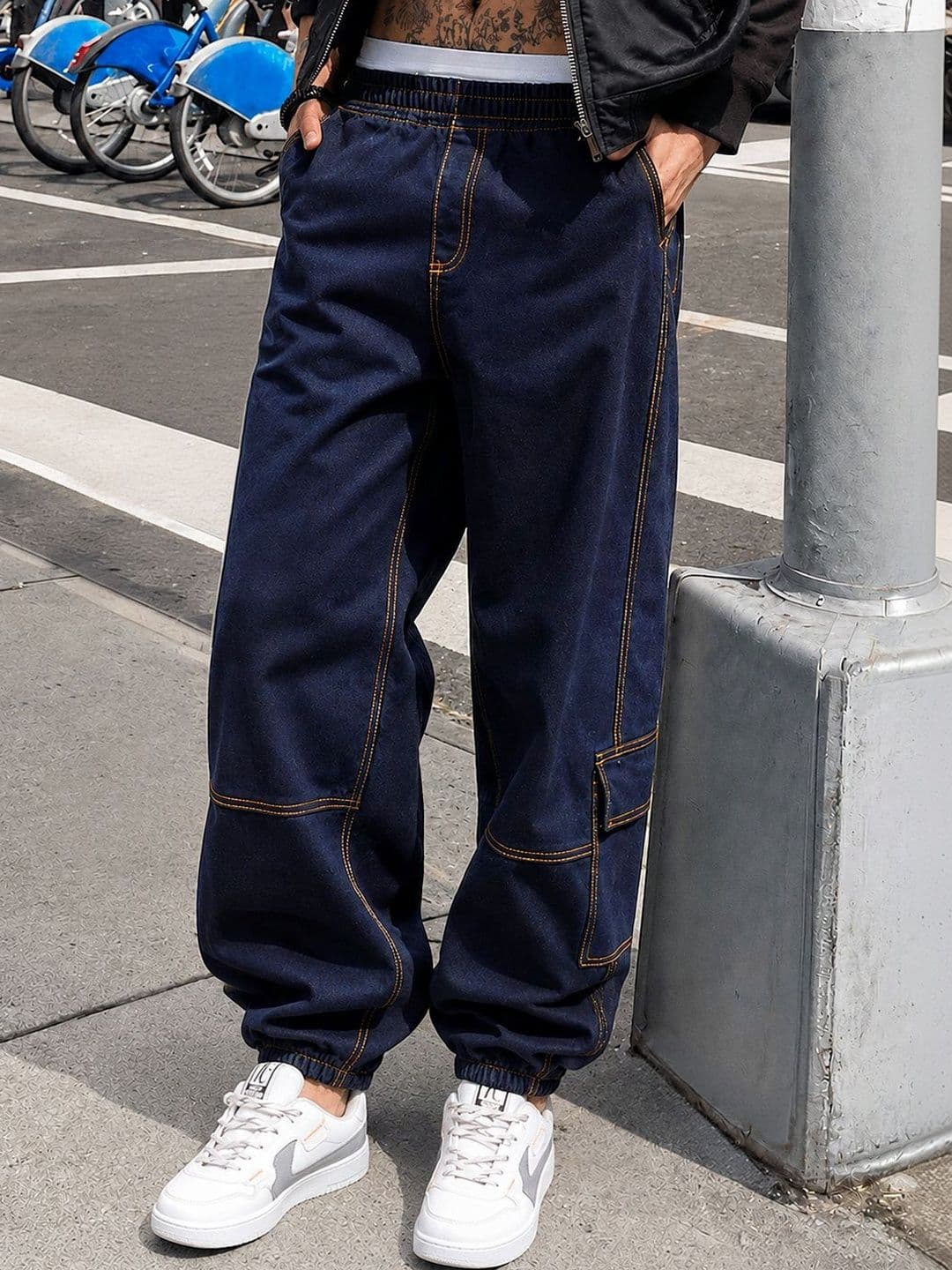 The Indian Garage Co Men Mid-Rise Loose Fit Contrast Stitch Stretchable Cargo Jogger Jeans - view 1