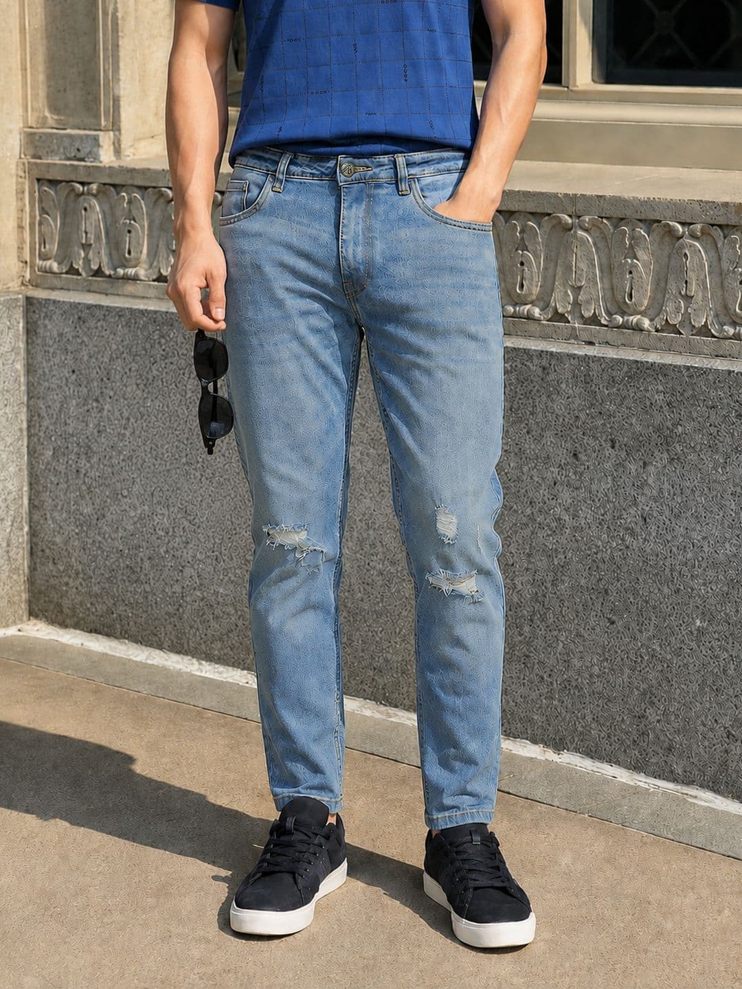 The Indian Garage Co Men Blue Slim Fit Mildly Distressed Stretchable Jeans - view 1