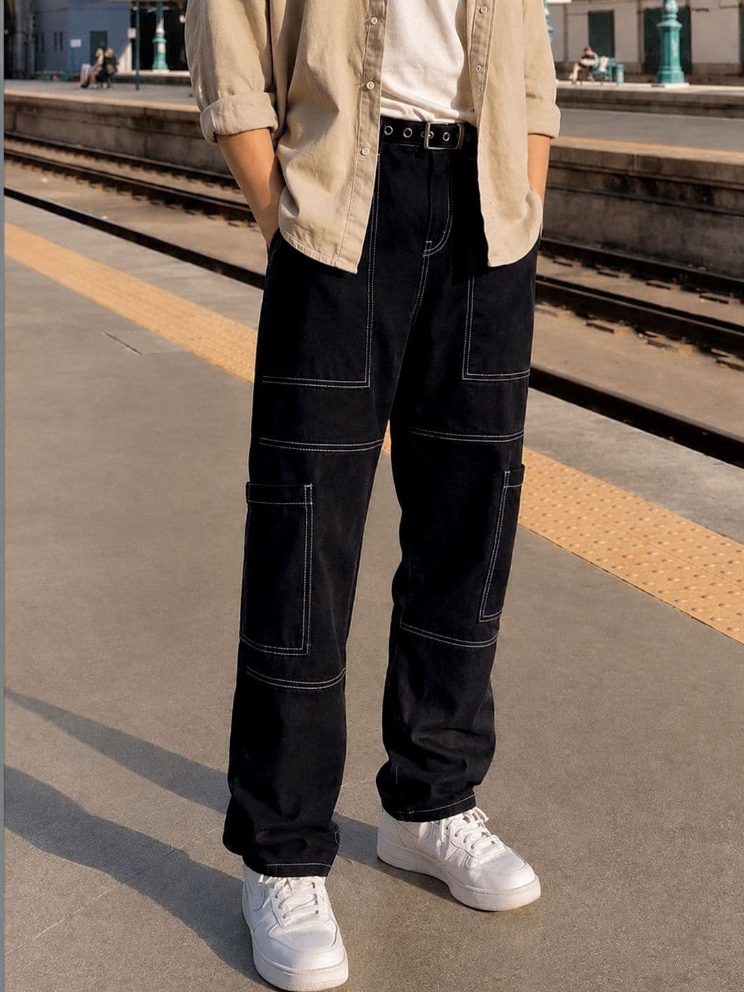 The Indian Garage Co Men Regular Tapered Fit Fit Mid-Rise Cargo Jeans - view 1