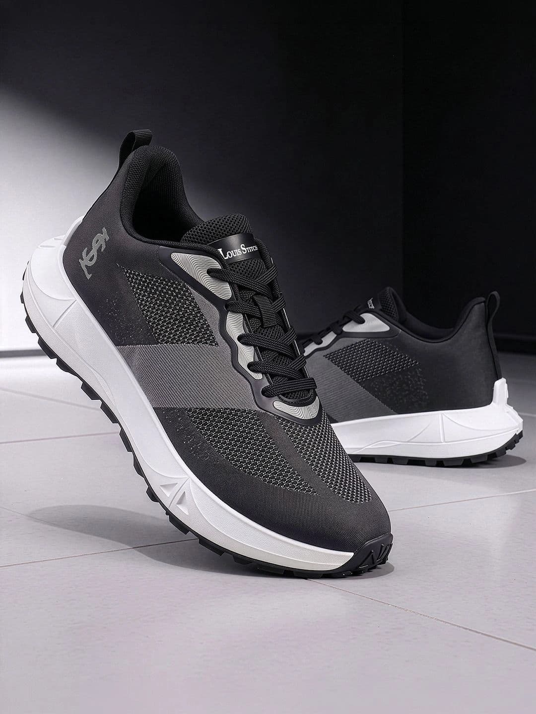 LOUIS STITCH Men's Noble Black Lightweight Athleisure Sport Shoes - view 1