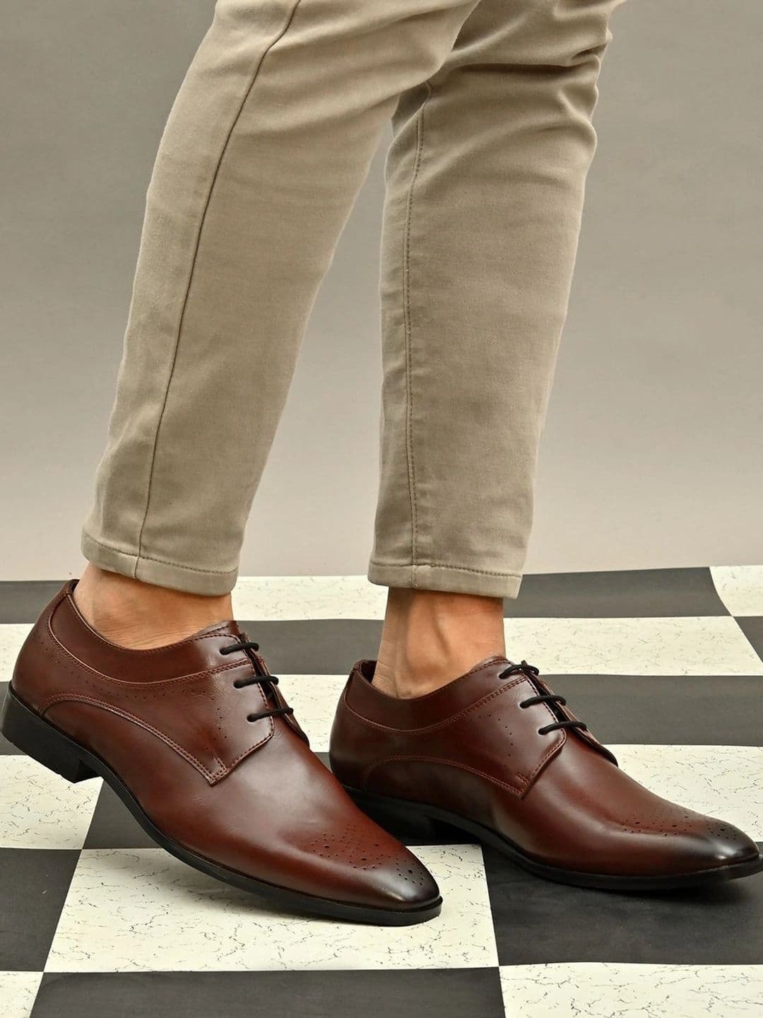 House of Pataudi Men Leather Round Toe Lace-Ups Derbys Formal Shoes - view 1