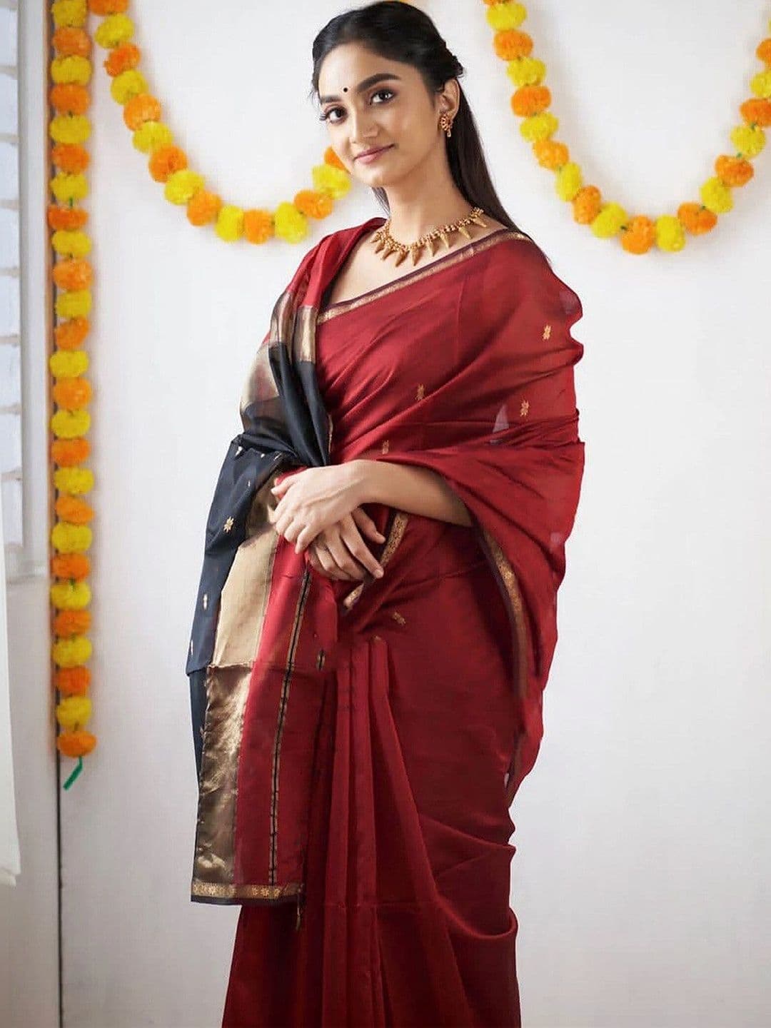 MRSWEARS Ethnic Motifs Zari Saree - view 1