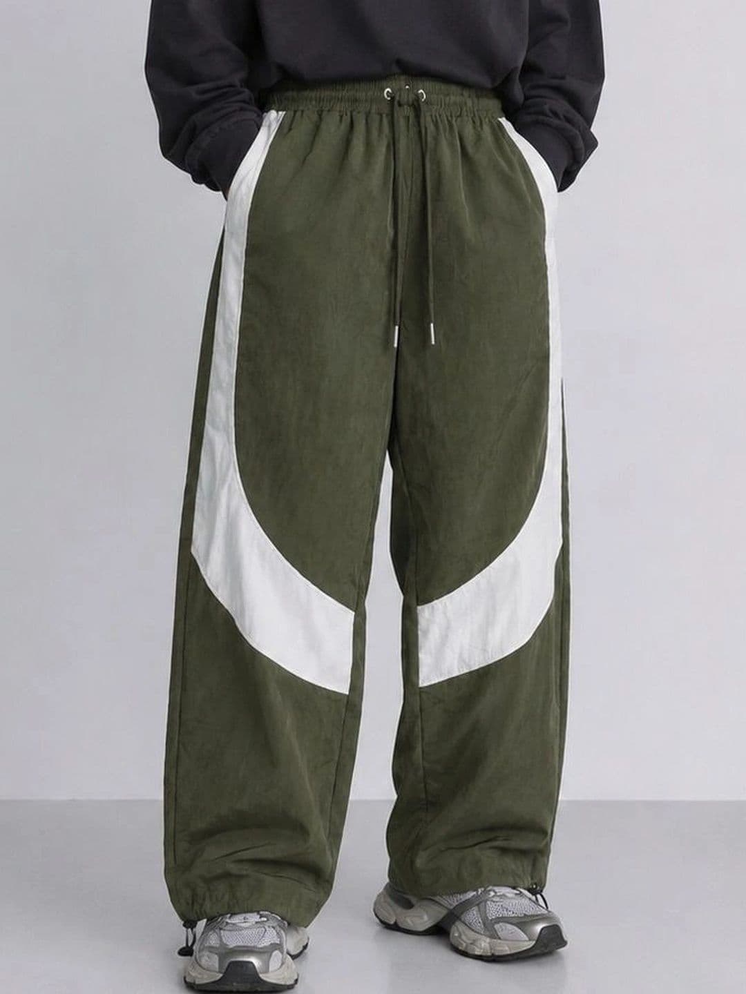 LRIPSOME Men Regular Fit Colourblocked Training Joggers - view 1
