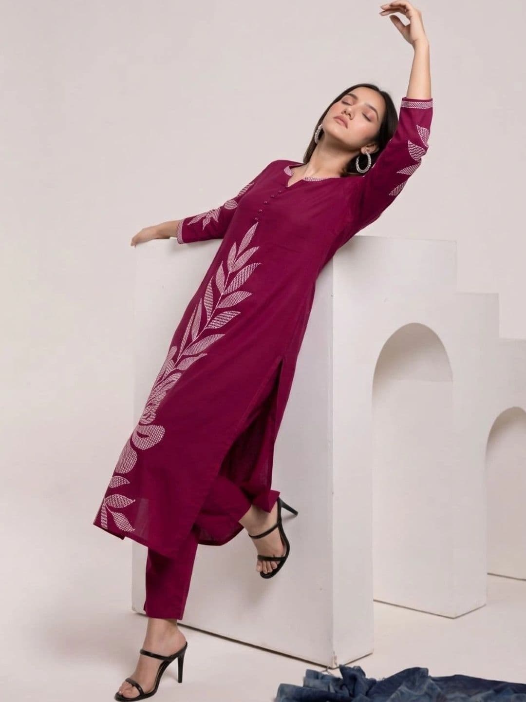 Varanga Women Floral Printed Festive Straight Kurta - view 1