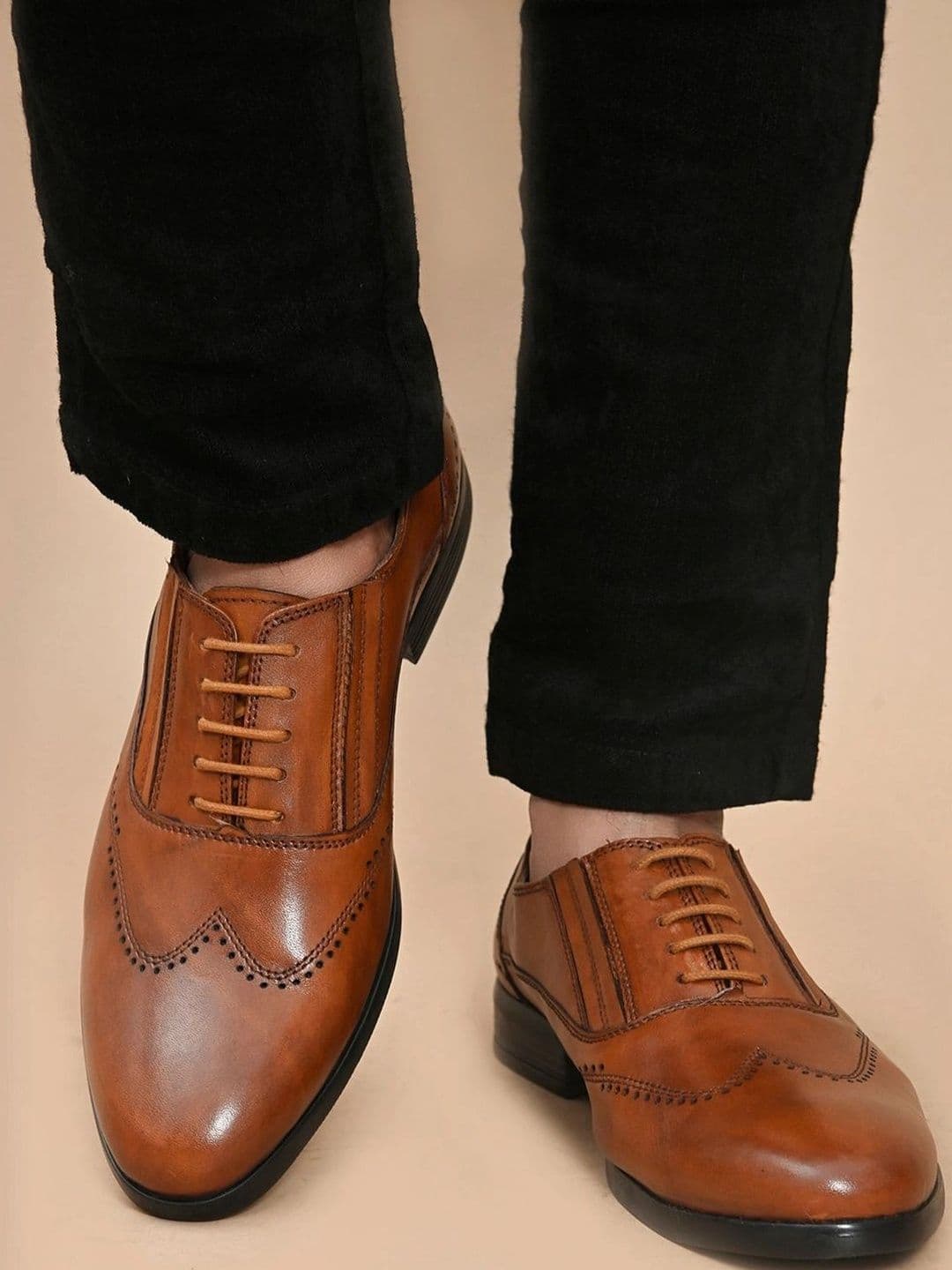 House of Pataudi Men Leather Round Toe Lace-Ups Brogues Formal Shoes - view 1