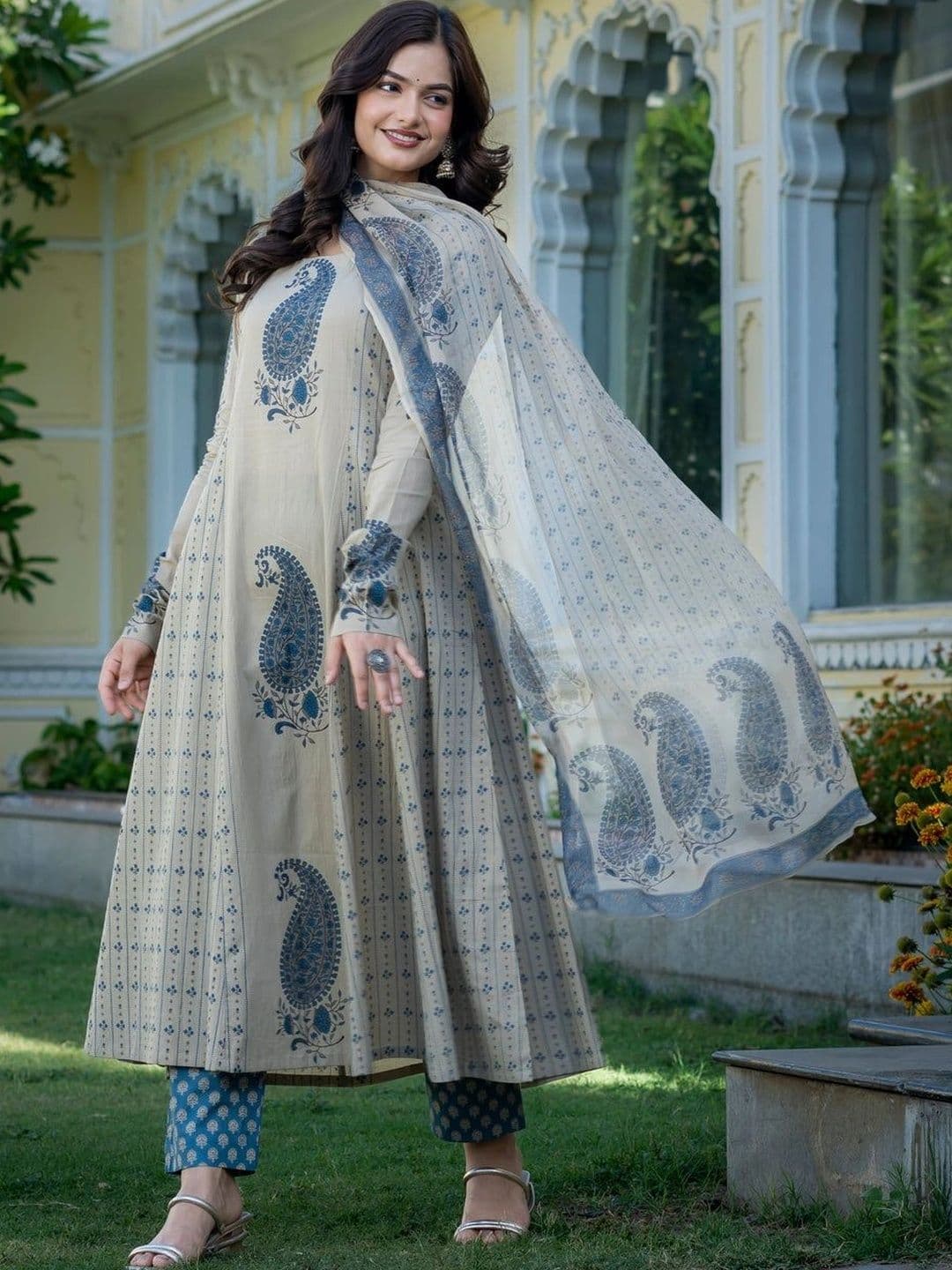 Bna Bnaya Women Paisley Printed Regular Pure Cotton Kurta with Trousers & With Dupatta - view 1