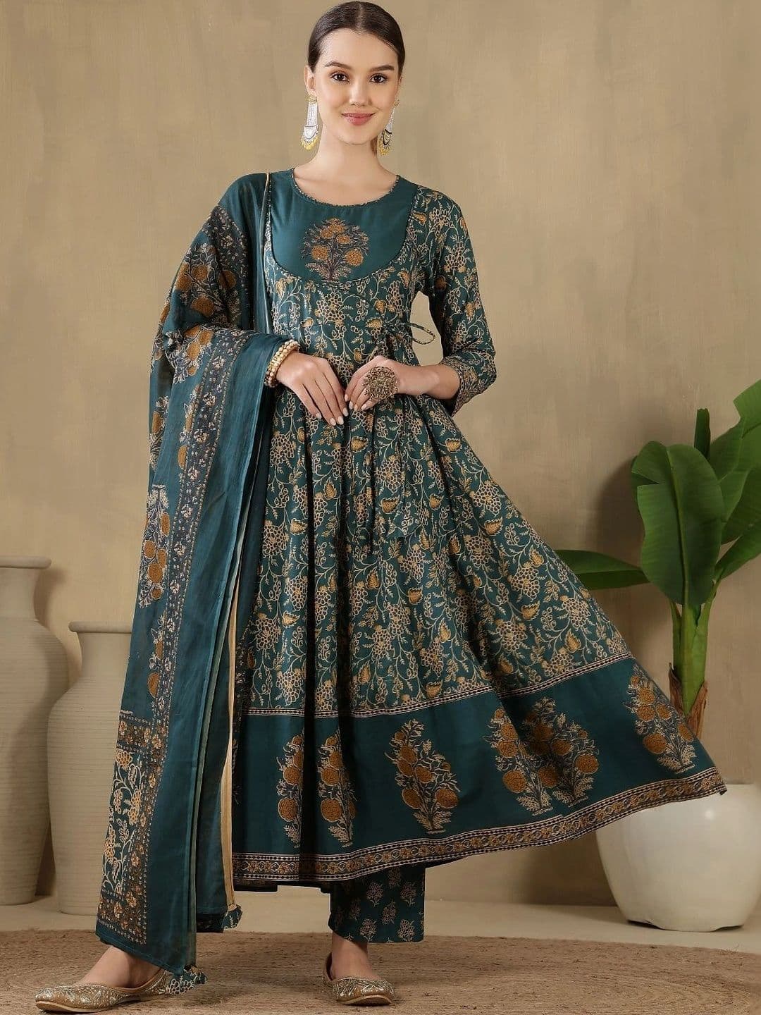 Sangria Women Floral Printed Empire Thread Work Pure Cotton Kurta with Palazzos & With Dupatta - view 1
