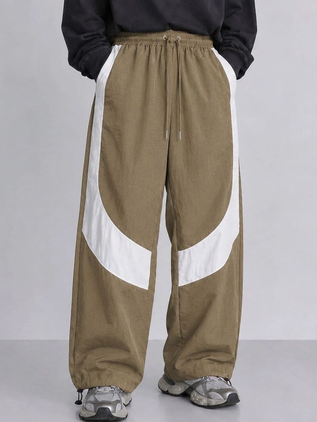 LRIPSOME Men Regular Fit Colourblocked Training Joggers - view 1