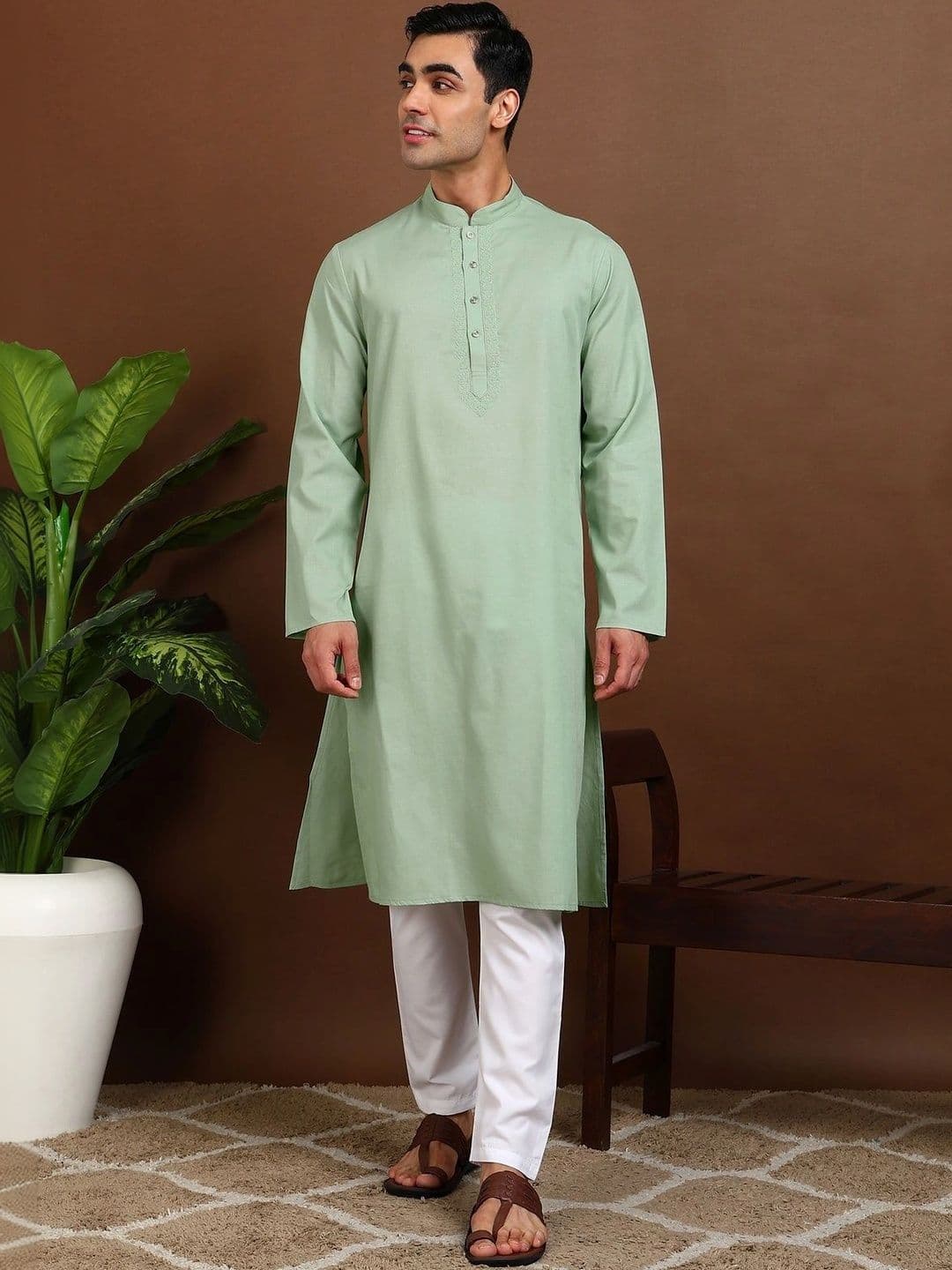 House of Pataudi Men Embellished Thread Work Kurta - view 1