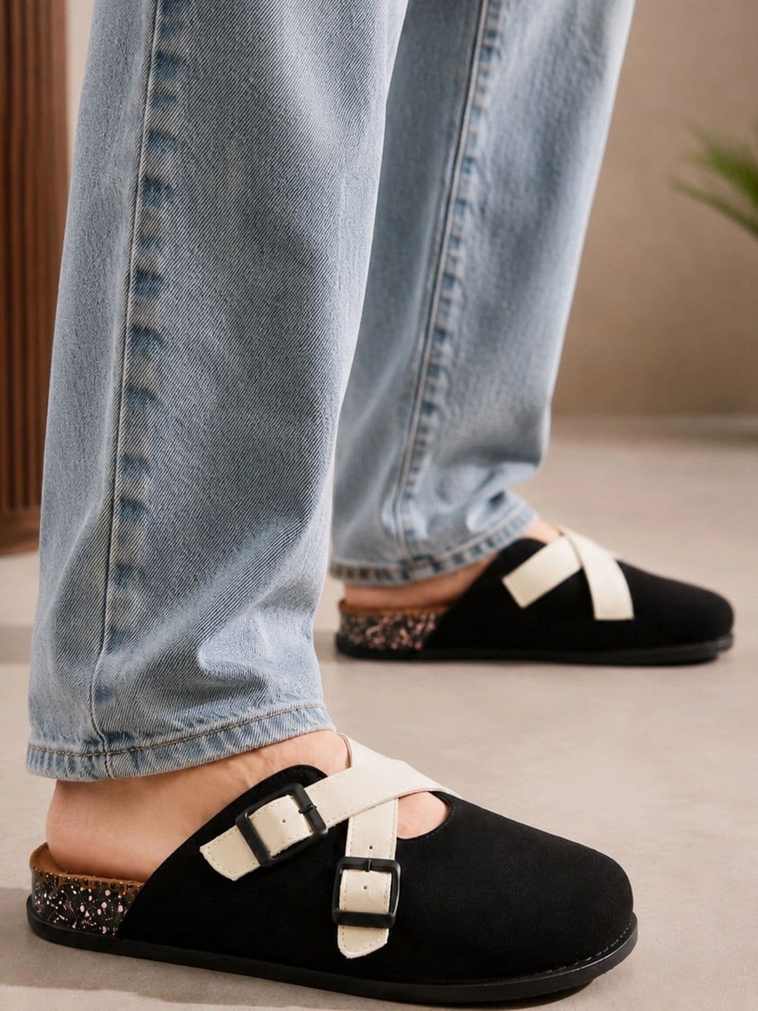 Layasa Men Colourblocked Clogs - view 1
