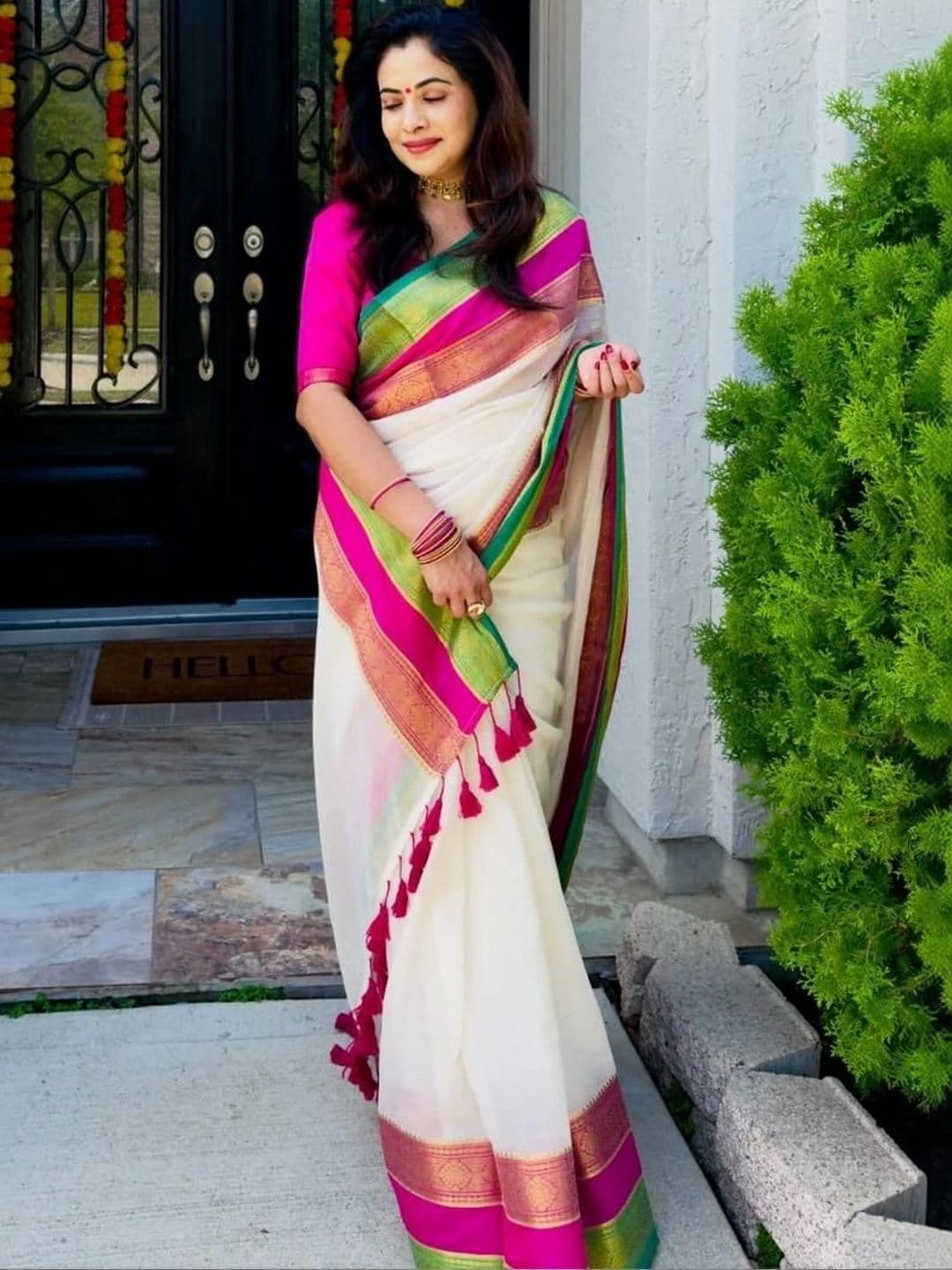 SUSHRITA BOUTIQUE Striped Pure Cotton Saree - view 1