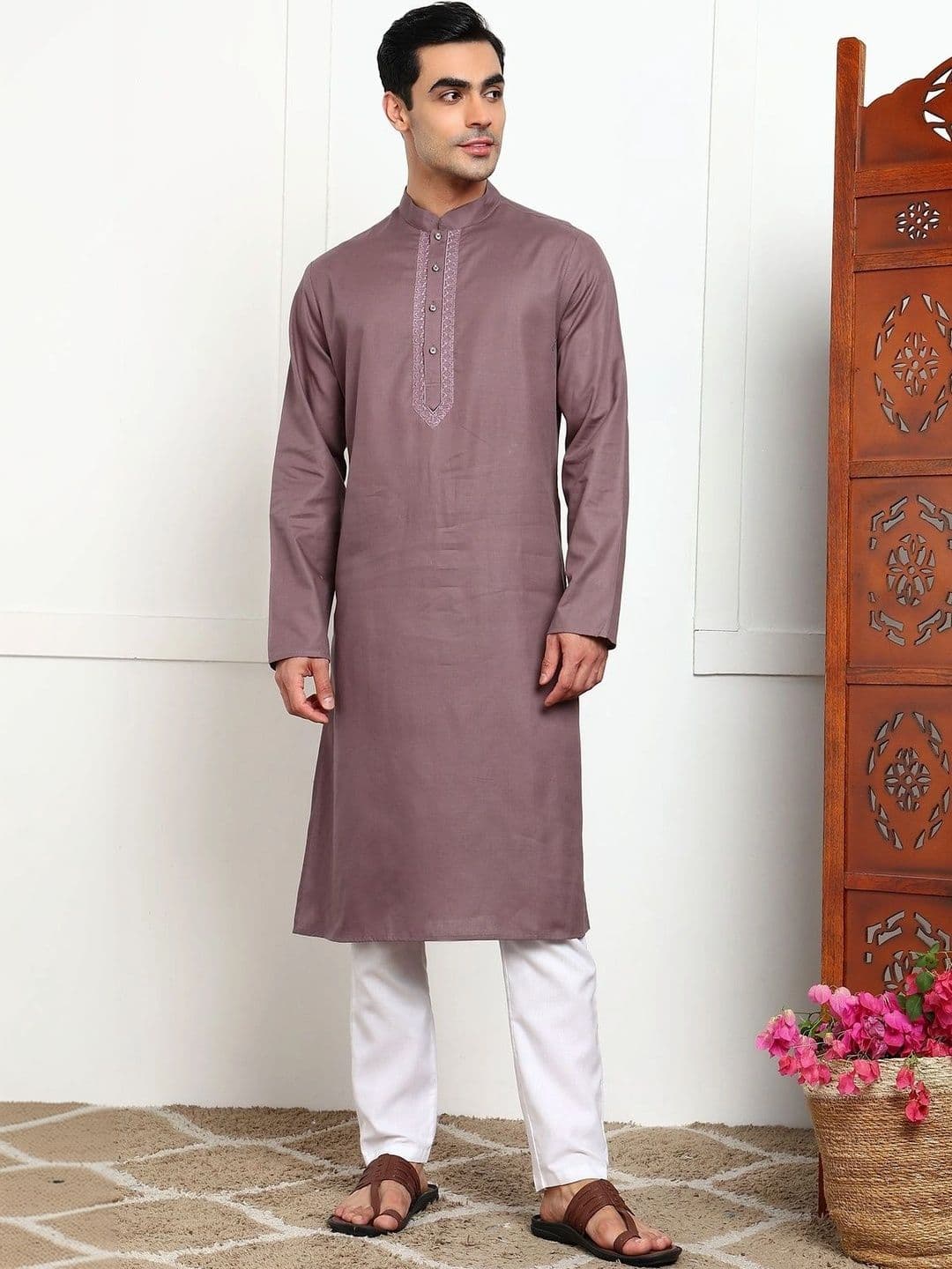 House of Pataudi Men Embellished Thread Work Kurta - view 1