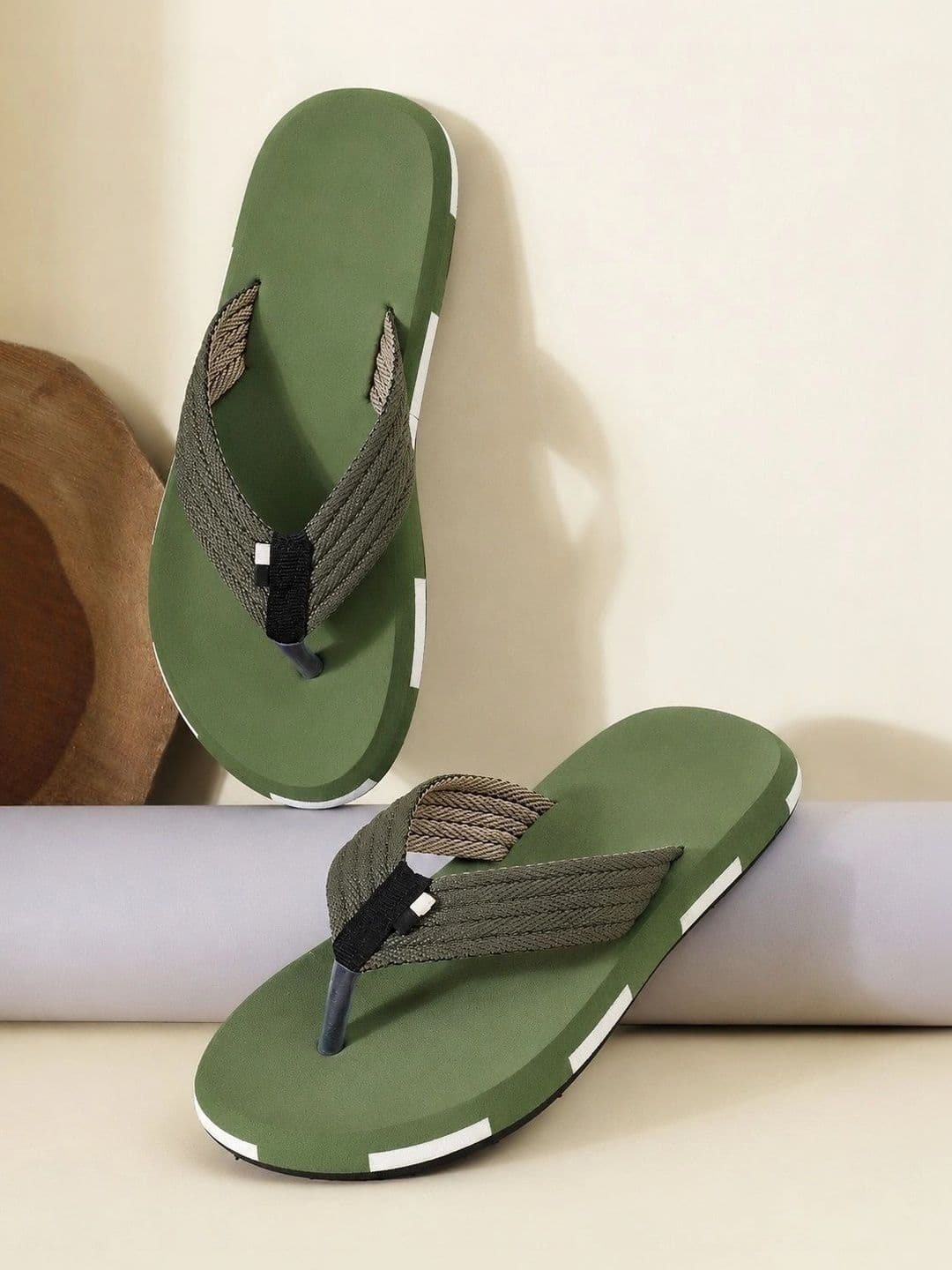 ENRIZZ Men Colourblocked Thong Flip-Flops - view 1