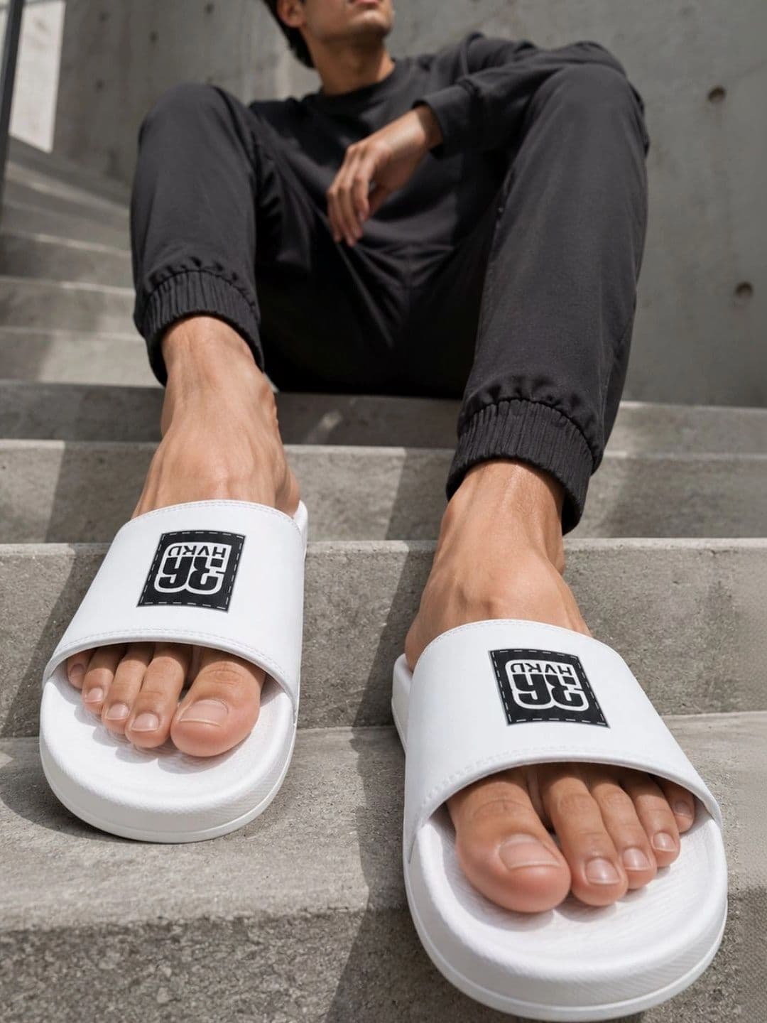 Harvard Men Printed Sliders - view 1