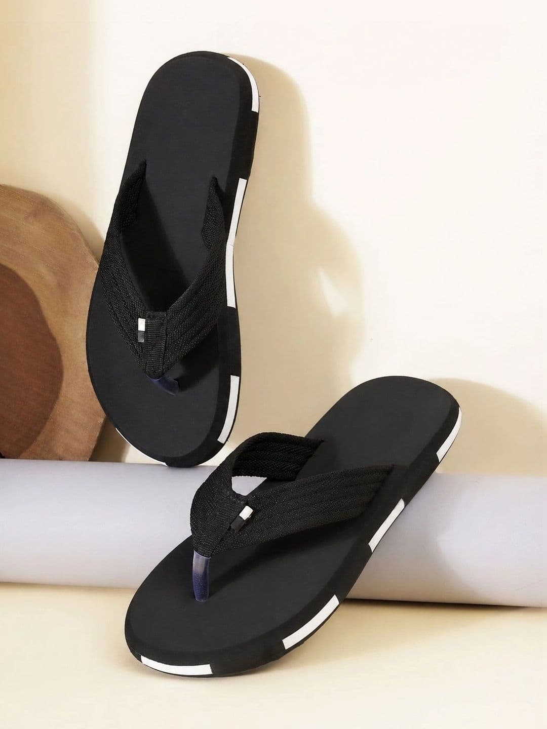 ENRIZZ Men Colourblocked Thong Flip-Flops - view 1