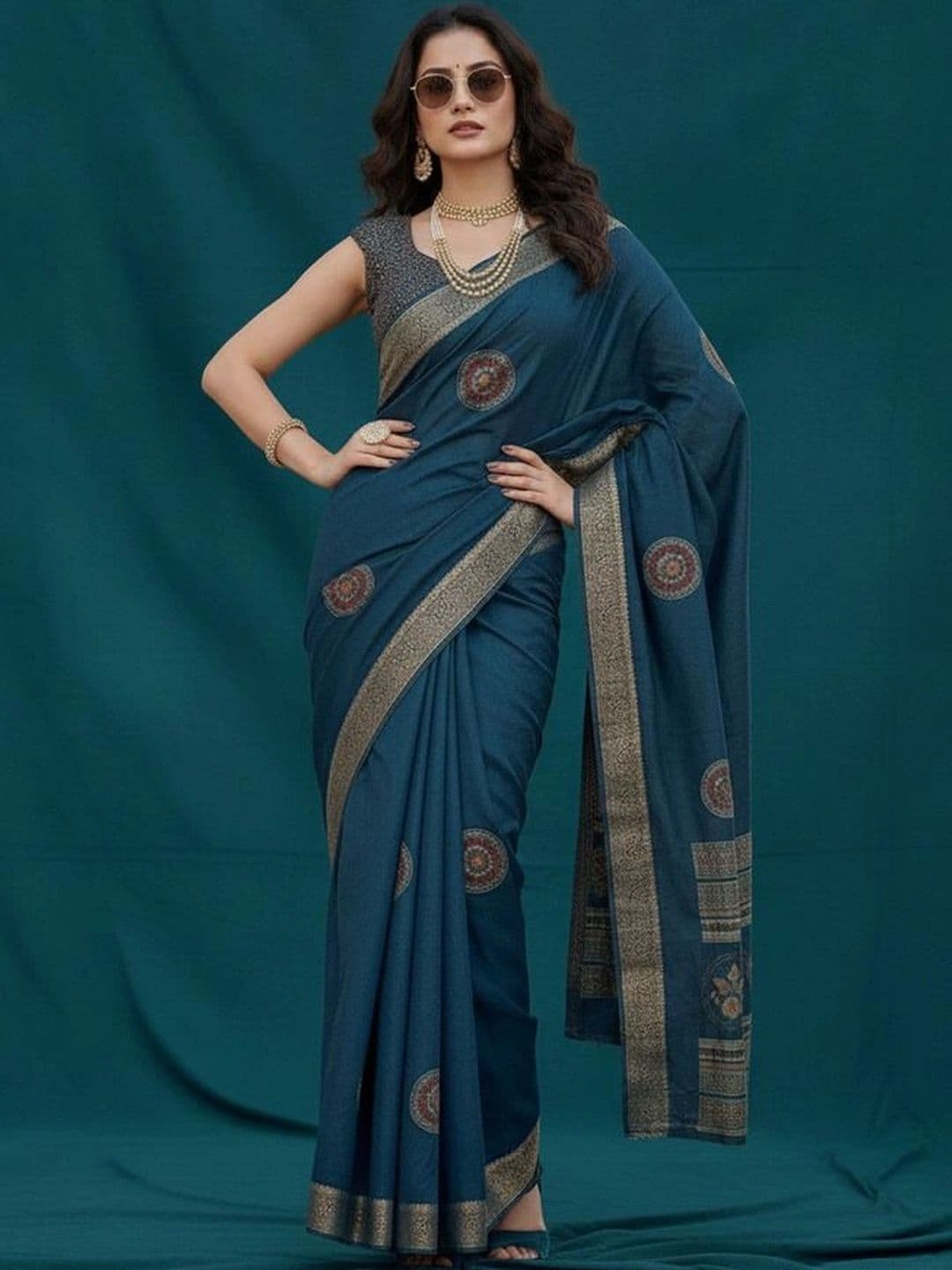 RegalDrapes Ethnic Motifs Zari Silk Blend Saree - view 1