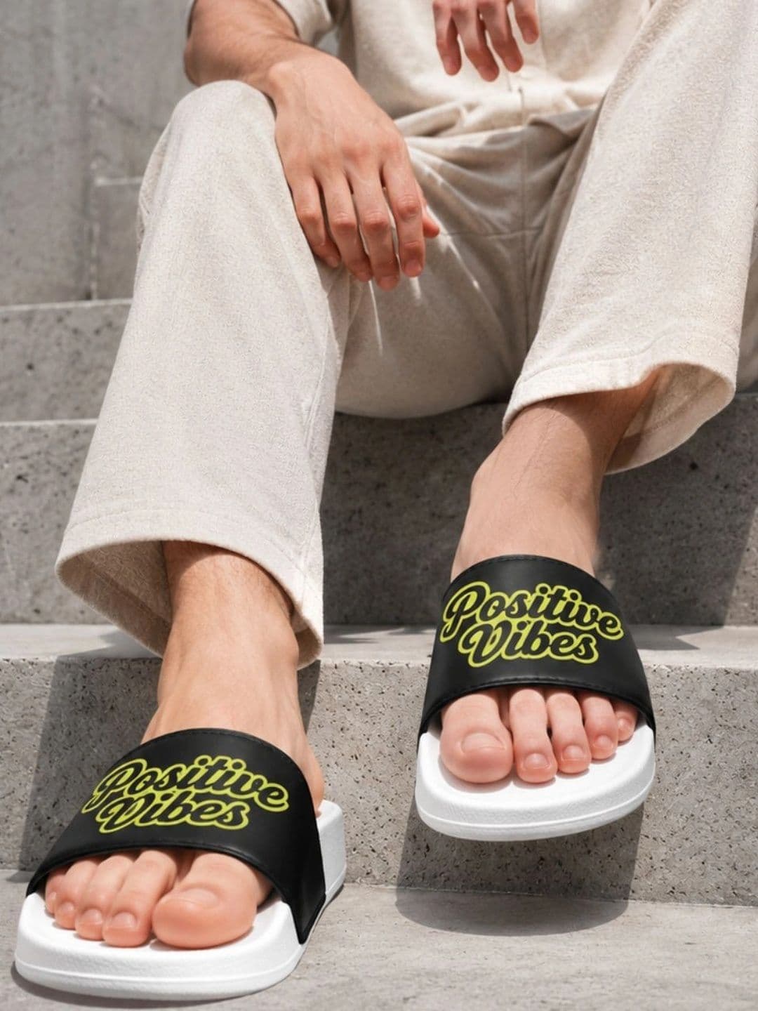 Harvard Men Printed Sliders - view 1