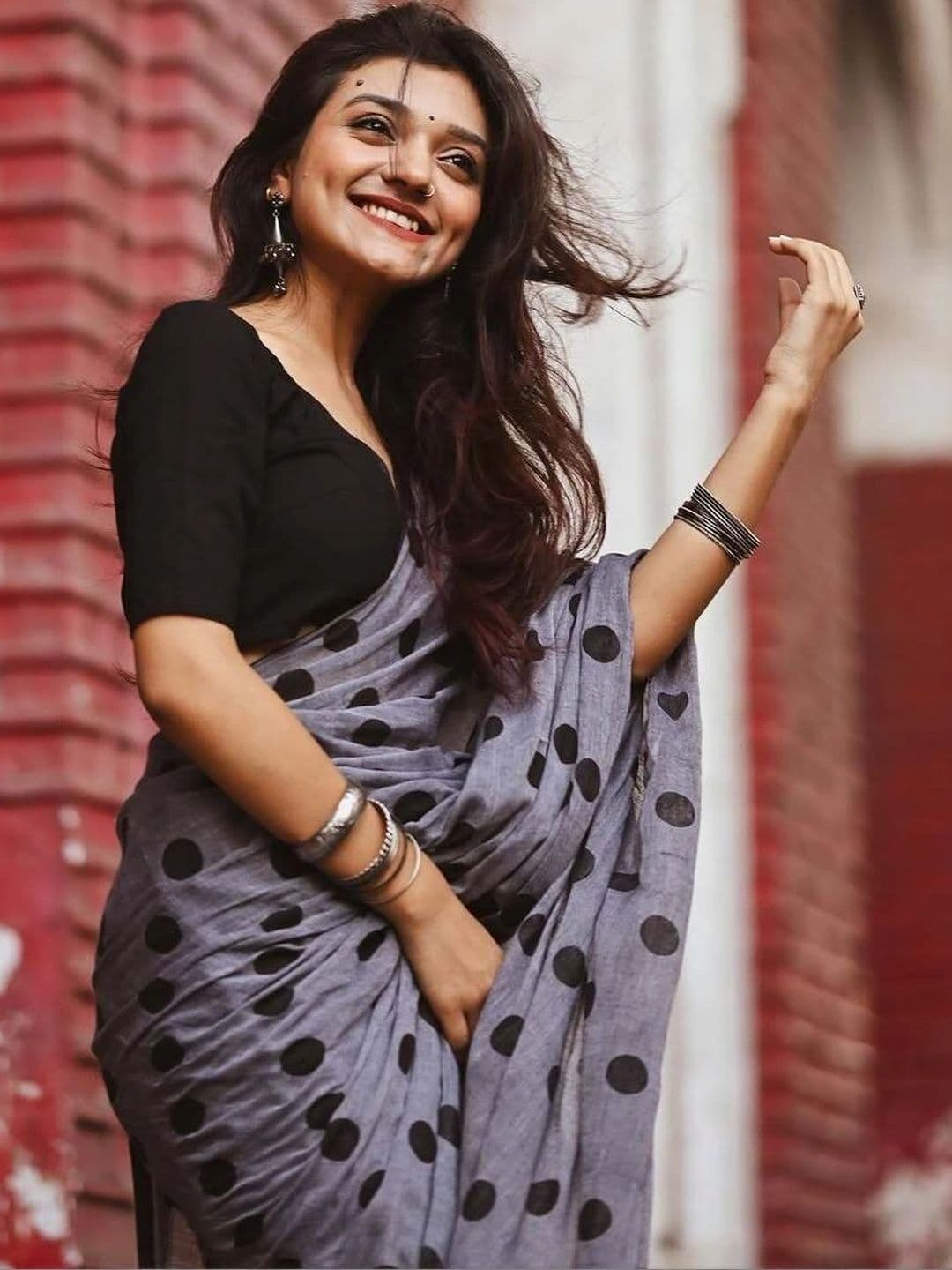 vidhyarani Linen Blend Saree - view 1