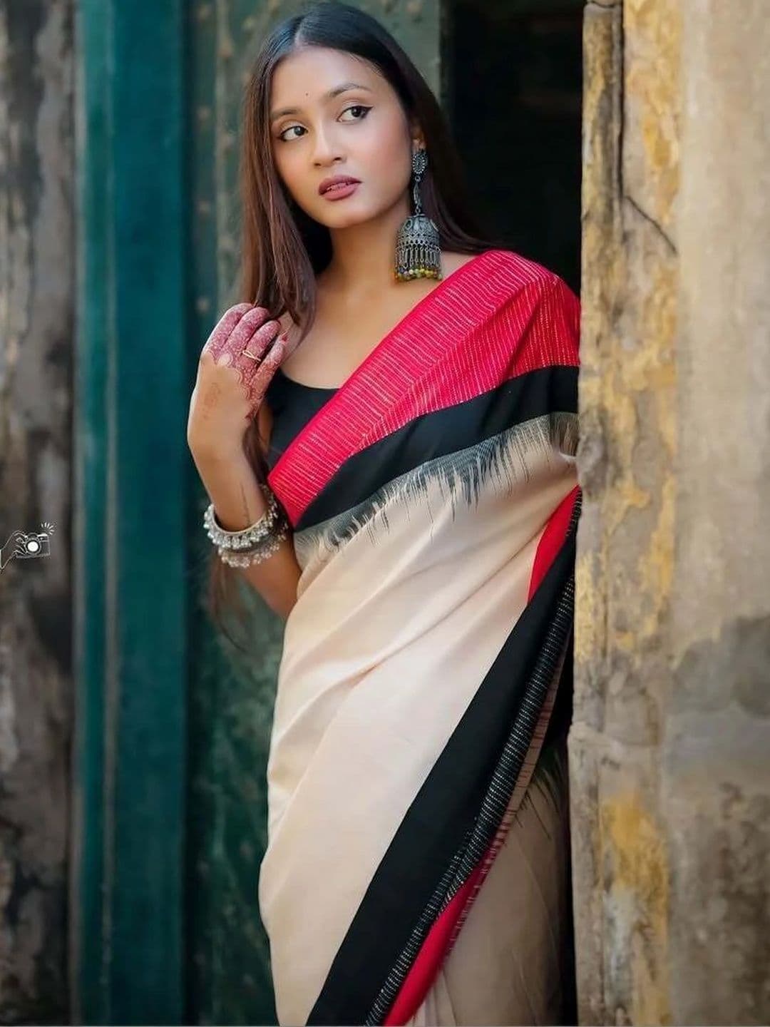 vidhyarani Striped Pure Linen Saree - view 1