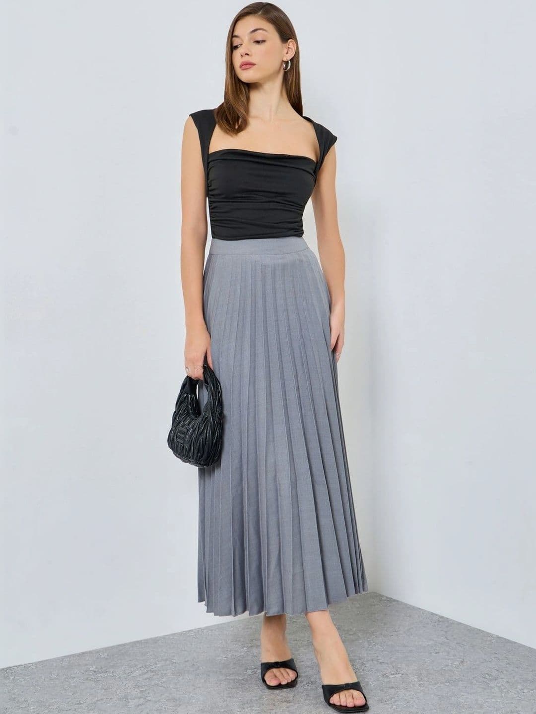 Styli Women Grey Solid High-Waisted Pleated Maxi Skirt With Elastic Waistband - view 1