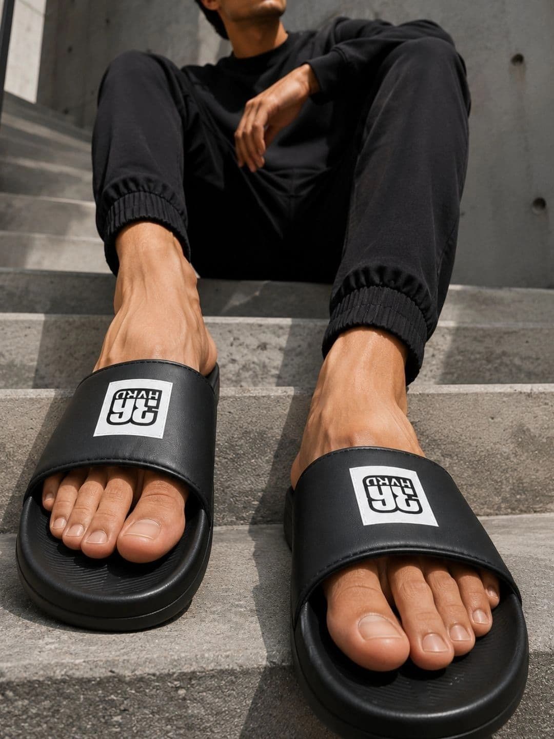 Harvard Men Printed Sliders - view 1