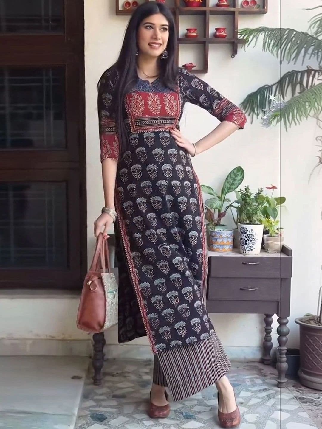 Aaghnya Women Ethnic Motifs Printed Regular Kurta with Palazzos - view 1