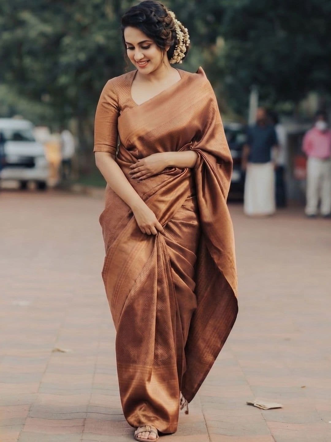 FASHIONIZO Woven Design Zari Art Silk Banarasi Saree - view 1