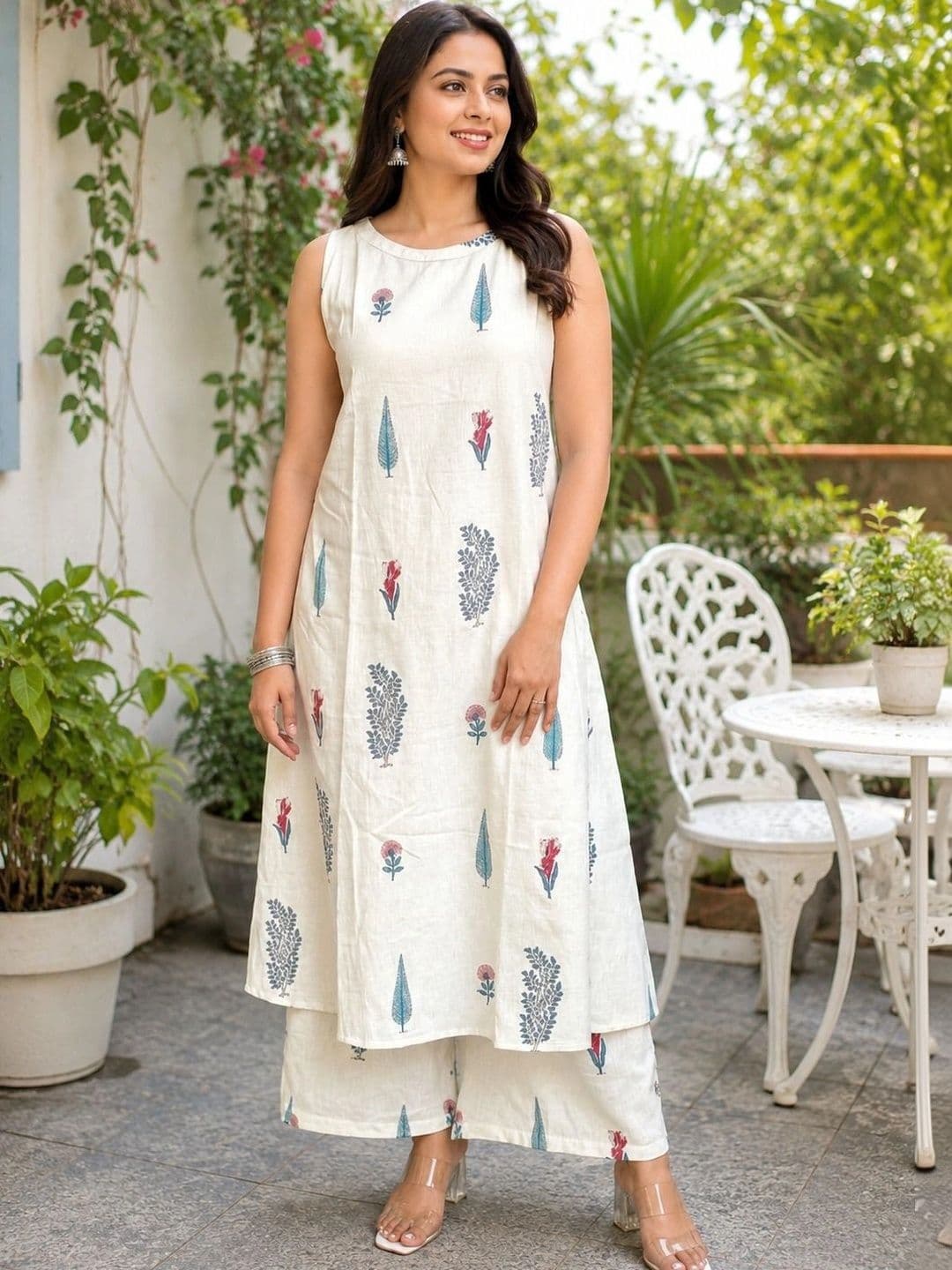 AASTHA FASHION Women Ethnic Motifs Printed Regular Kurta with Palazzos - view 1