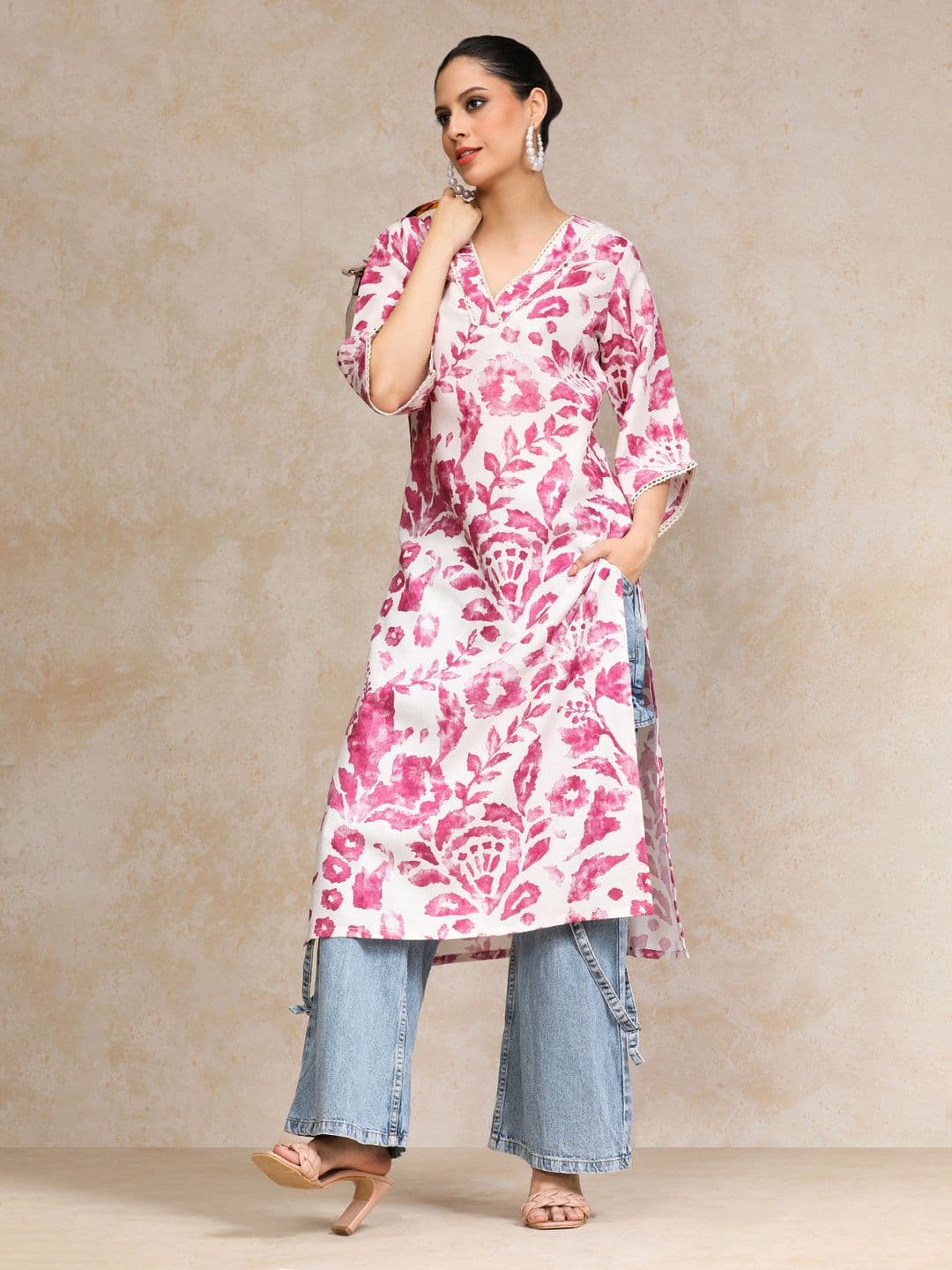 Varanga Floral Printed Bell Sleeves V-Neck Straight Cotton Kurta - view 1